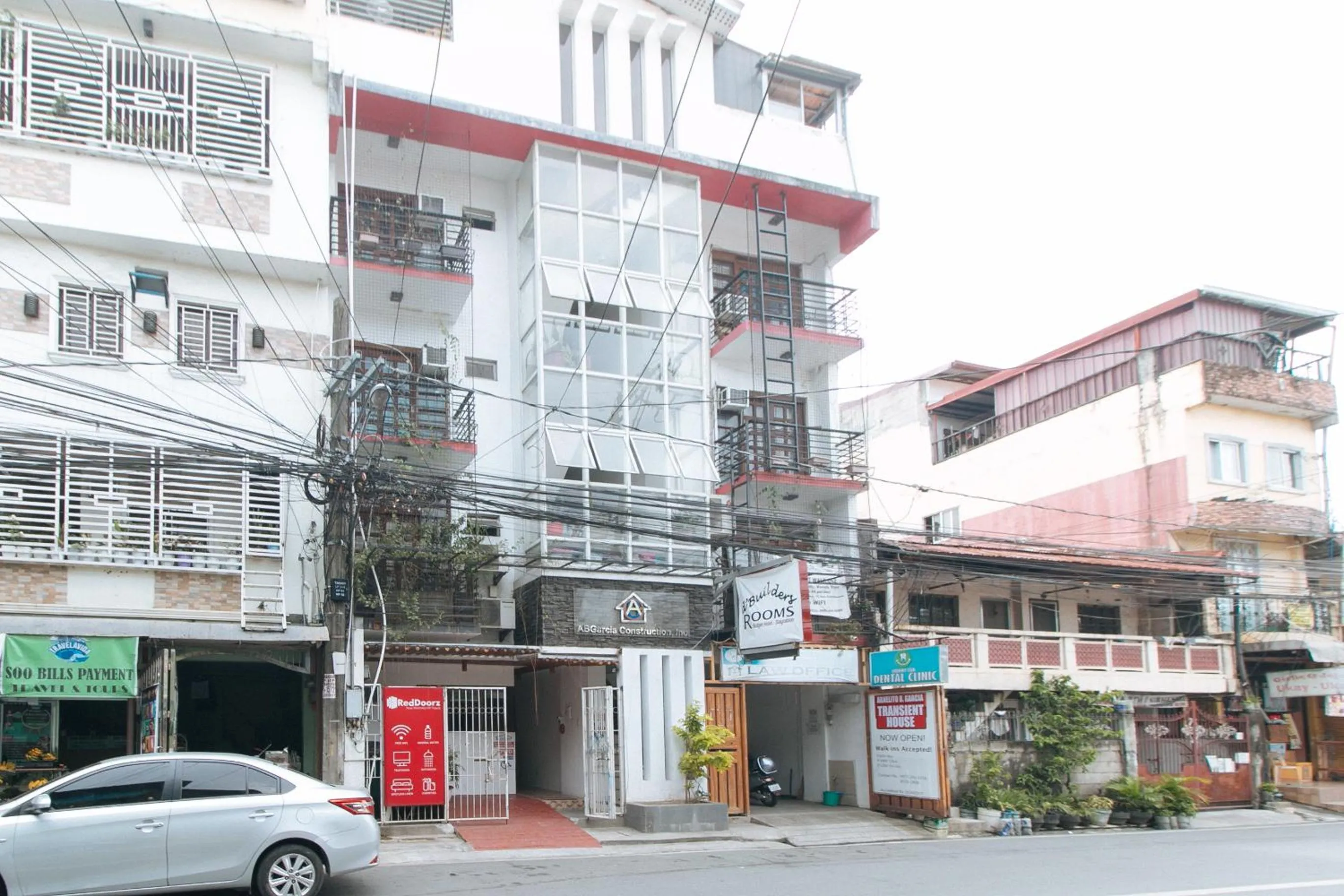 Property building in RedDoorz at DBuilders Rooms Ph1 Taguig