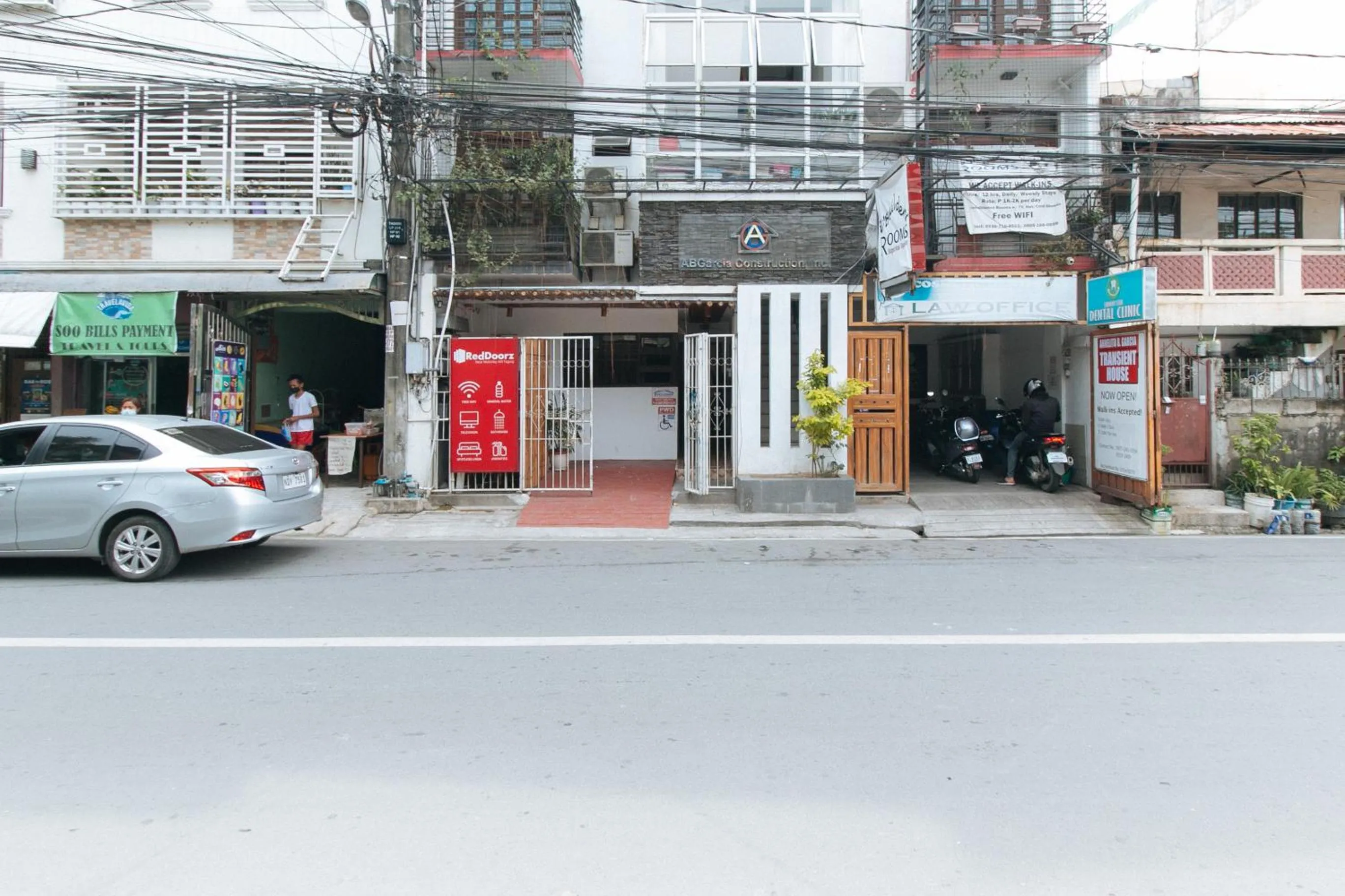 Property building in RedDoorz at DBuilders Rooms Ph1 Taguig