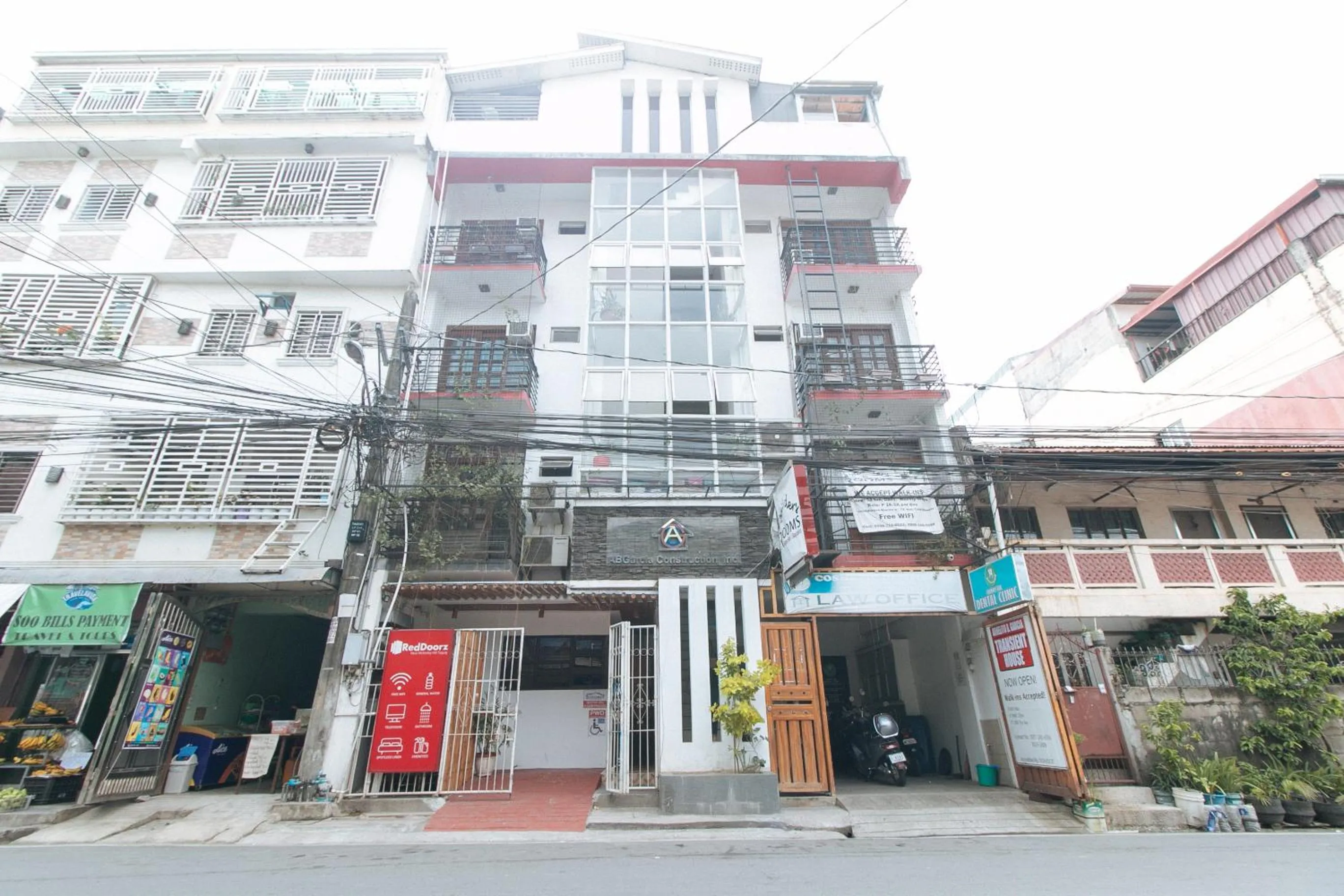 Property building in RedDoorz at DBuilders Rooms Ph1 Taguig