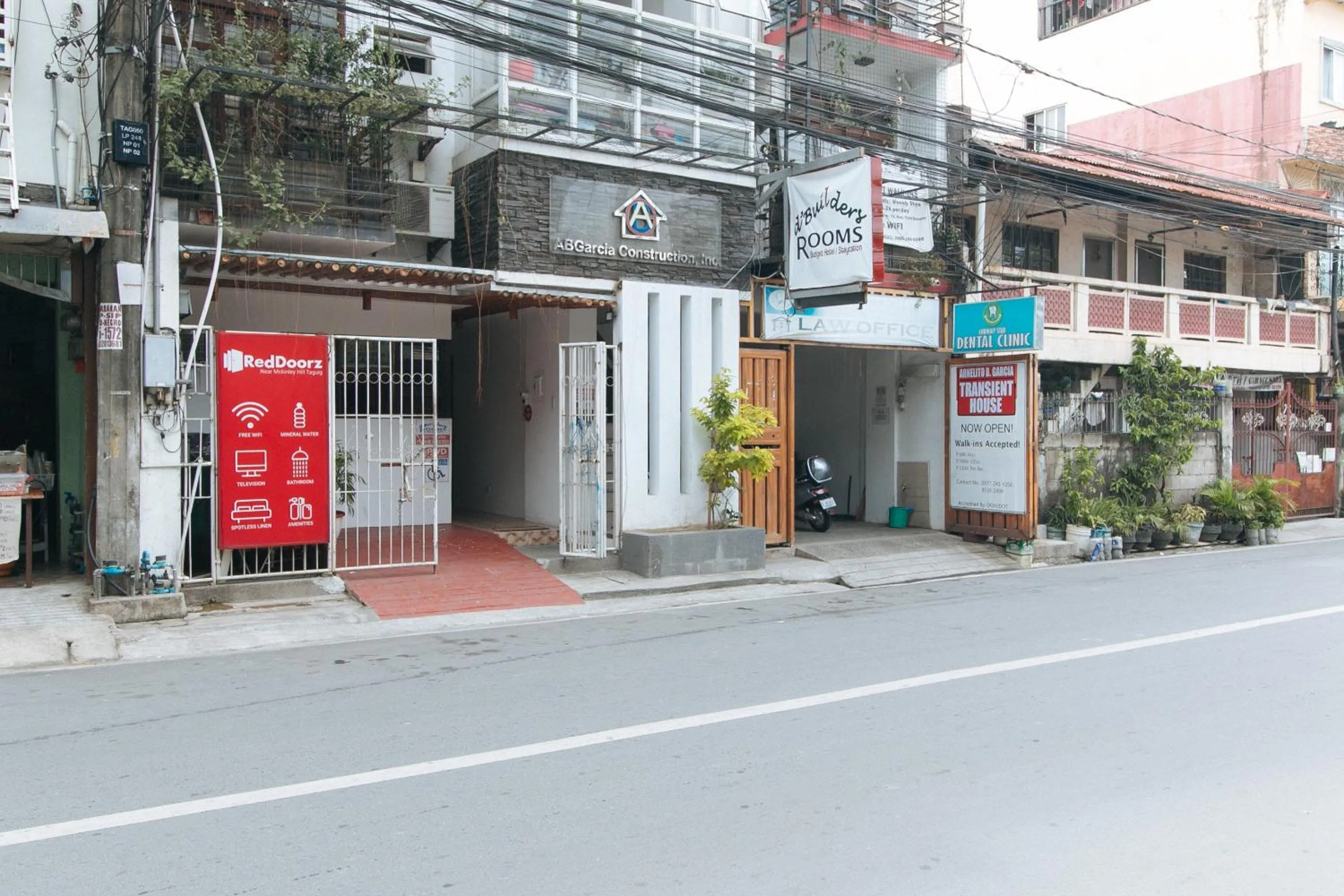 Street view in RedDoorz at DBuilders Rooms Ph1 Taguig