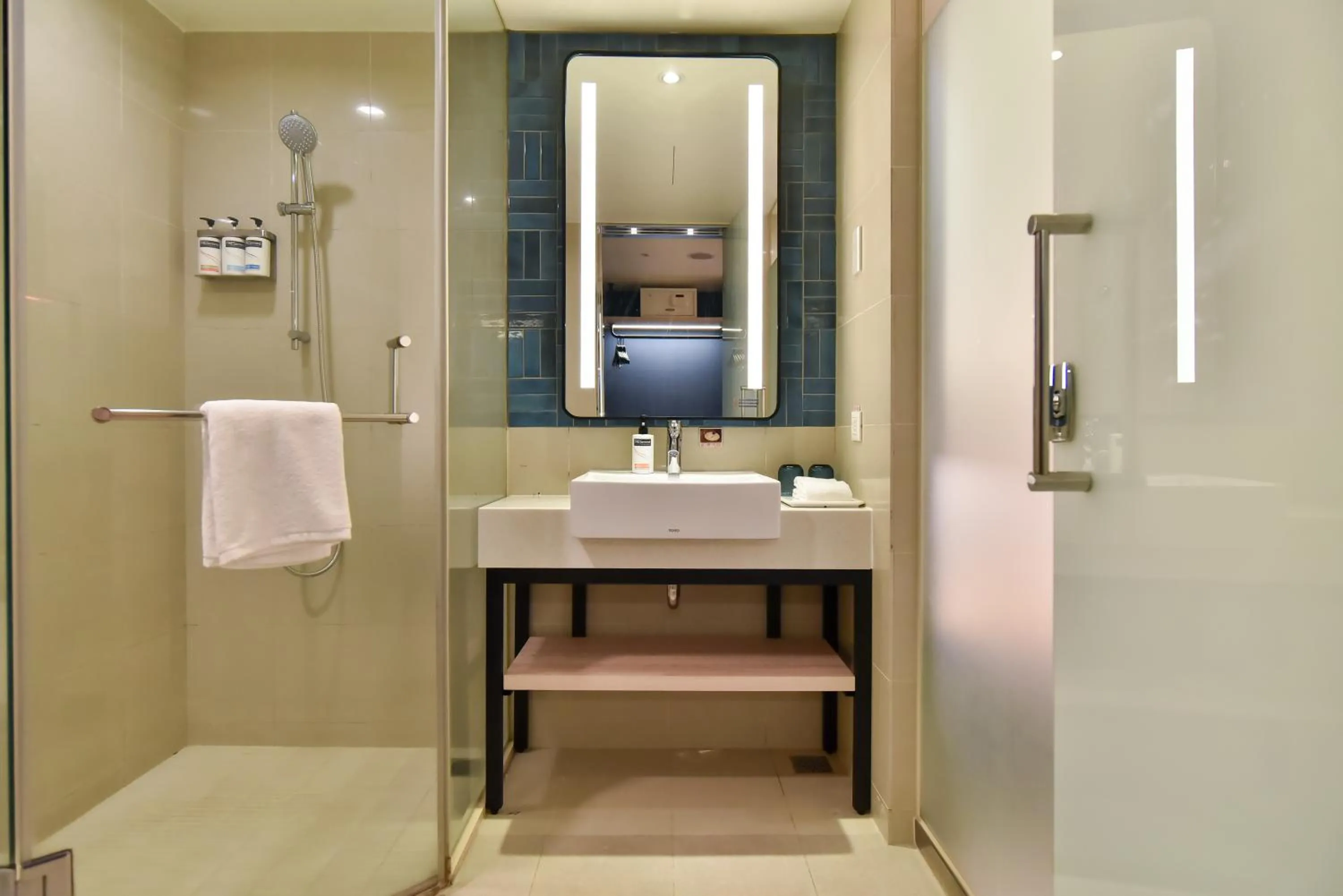 Holiday Inn Express Taipei Train Station by IHG