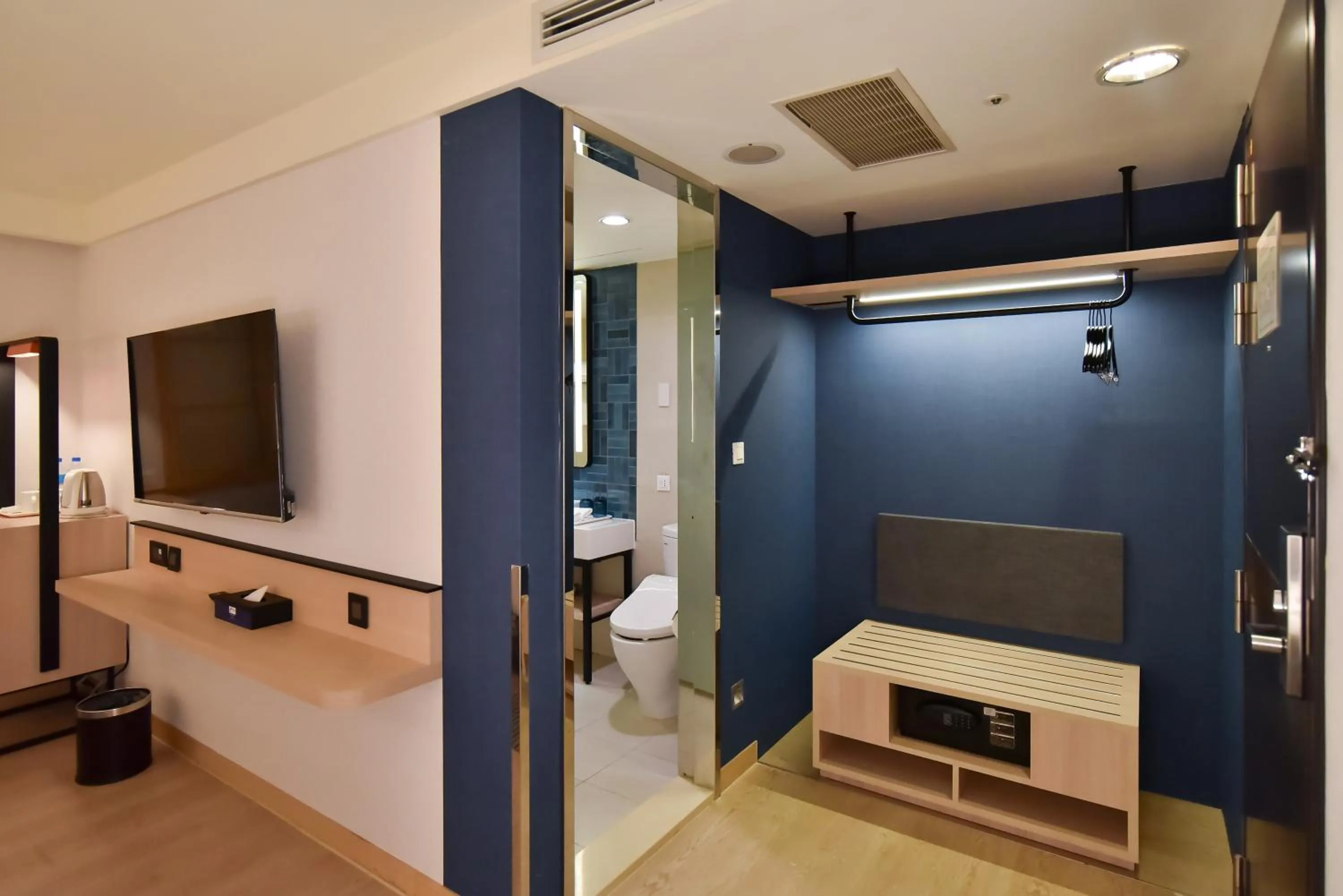 Holiday Inn Express Taipei Train Station by IHG