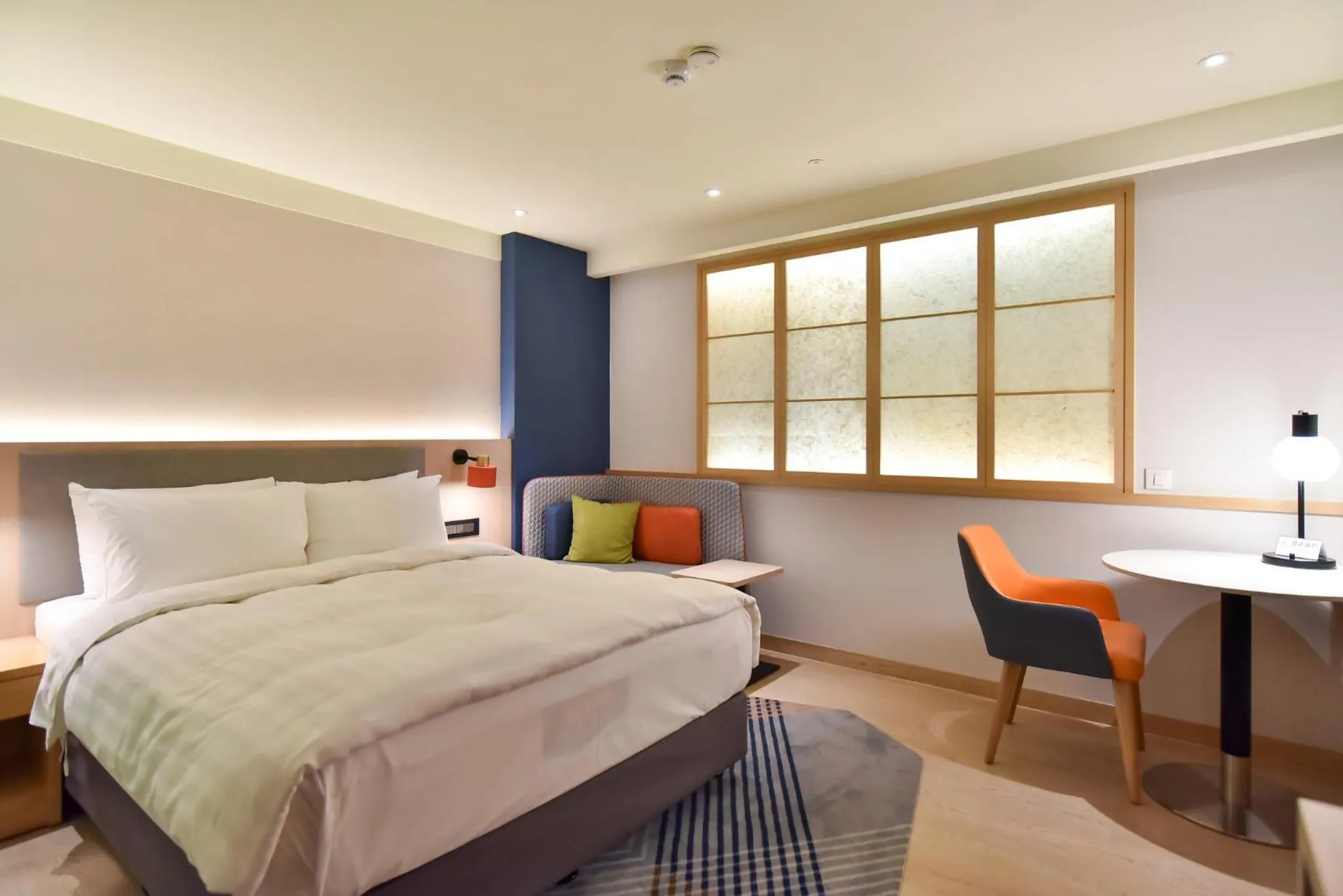 Photo of the whole room, Bed in Holiday Inn Express Taipei Train Station by IHG