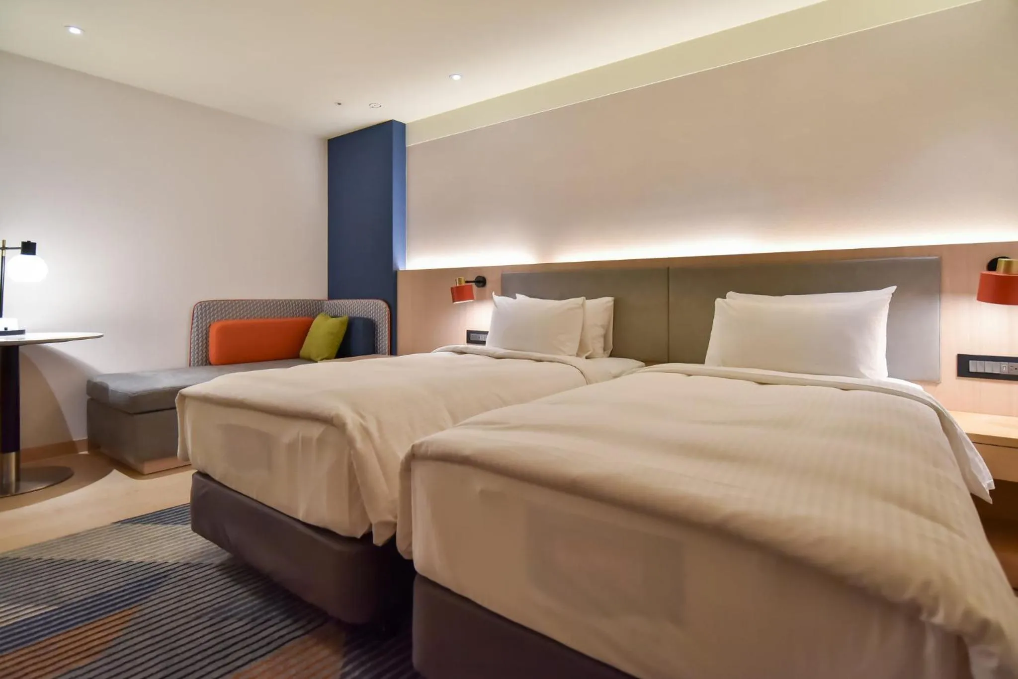 Photo of the whole room, Bed in Holiday Inn Express Taipei Train Station by IHG