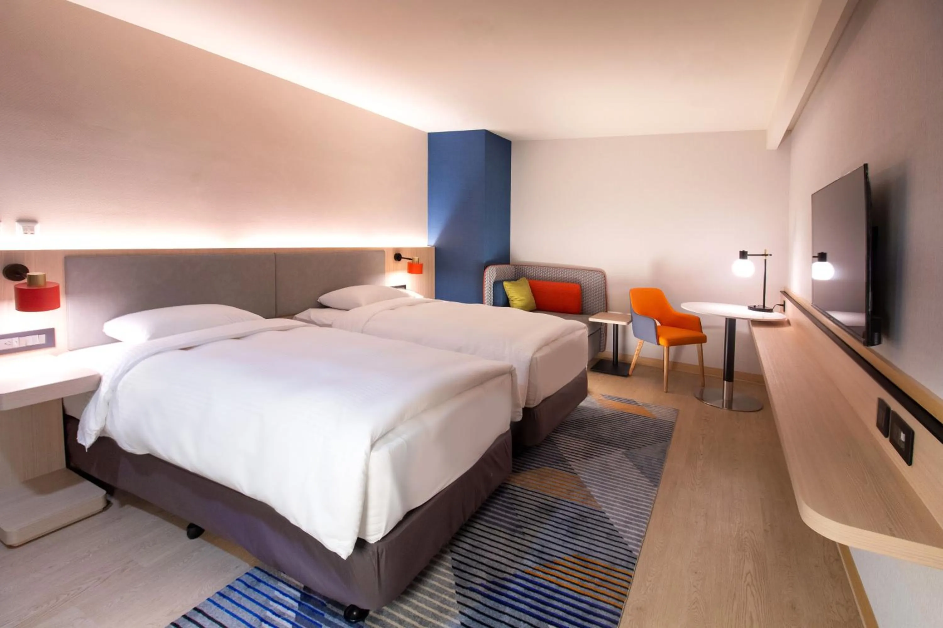 Bed in Holiday Inn Express Taipei Train Station by IHG