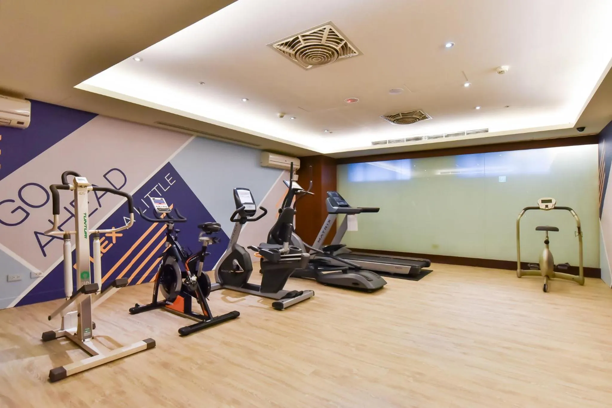 Fitness centre/facilities in Holiday Inn Express Taipei Train Station by IHG