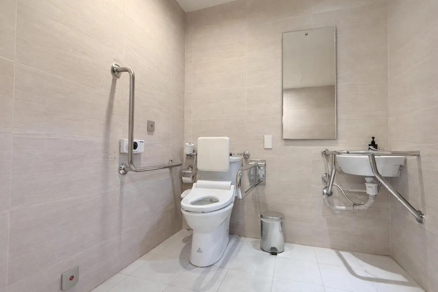 Holiday Inn Express Taipei Train Station by IHG