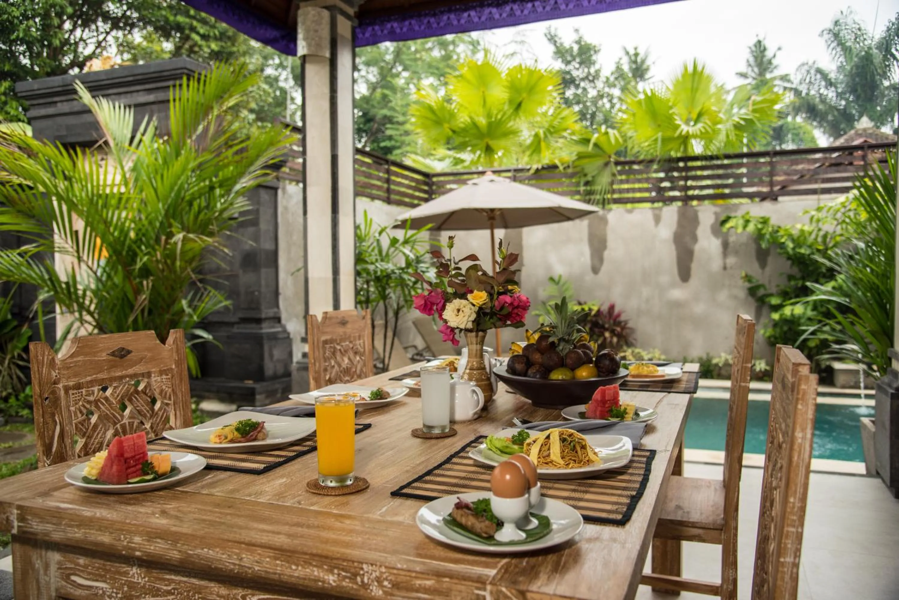 Food and drinks in Secret Bunutan Ubud Villa