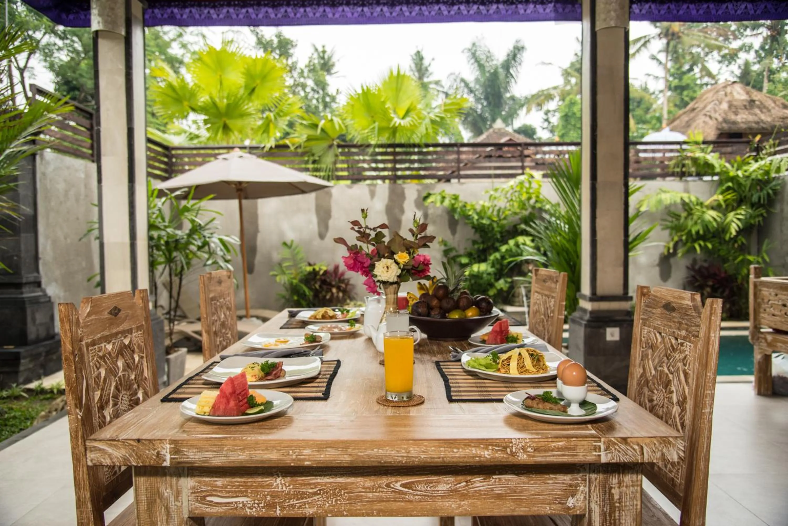 Food and drinks in Secret Bunutan Ubud Villa