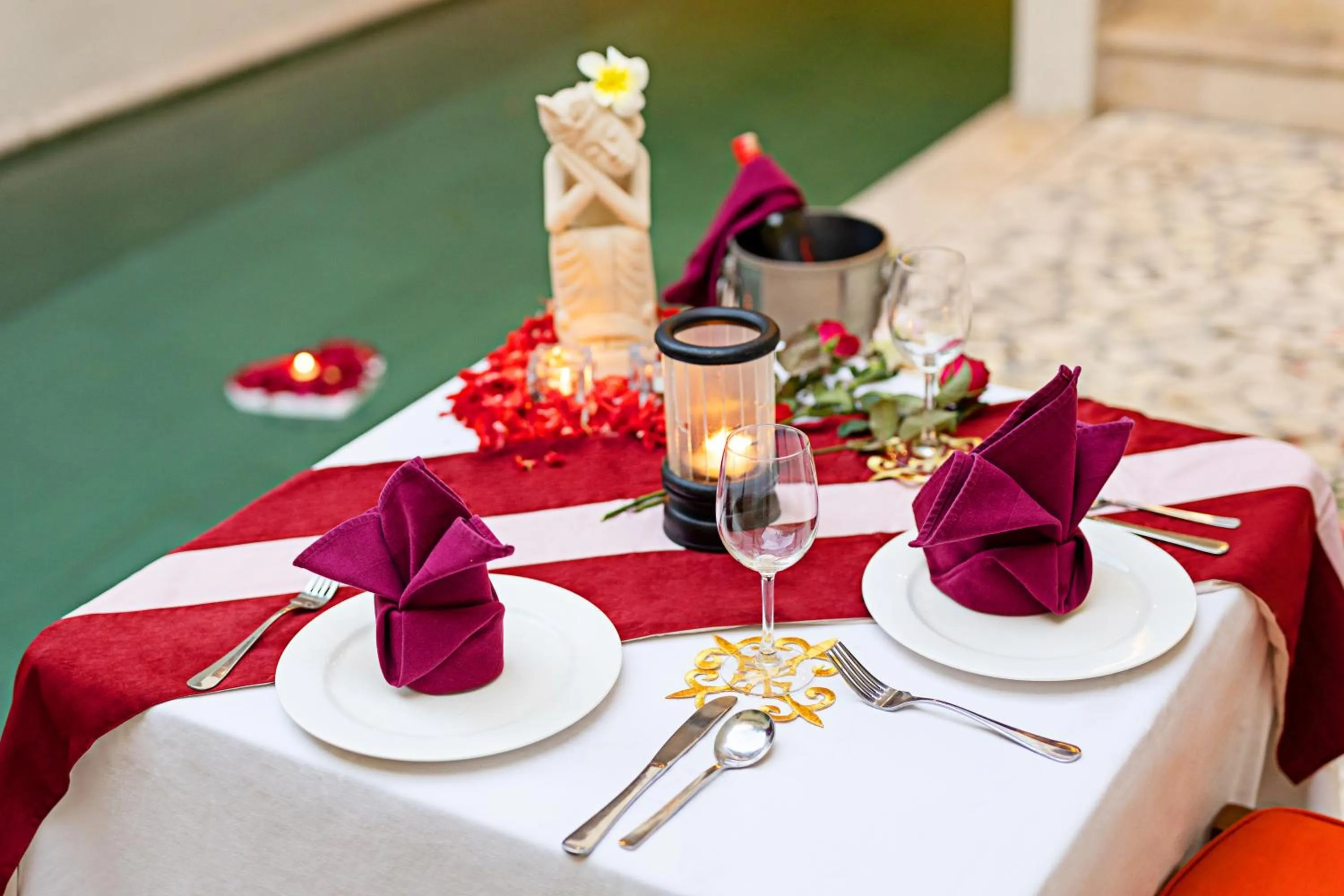 Food and drinks in Villa Kayu Raja