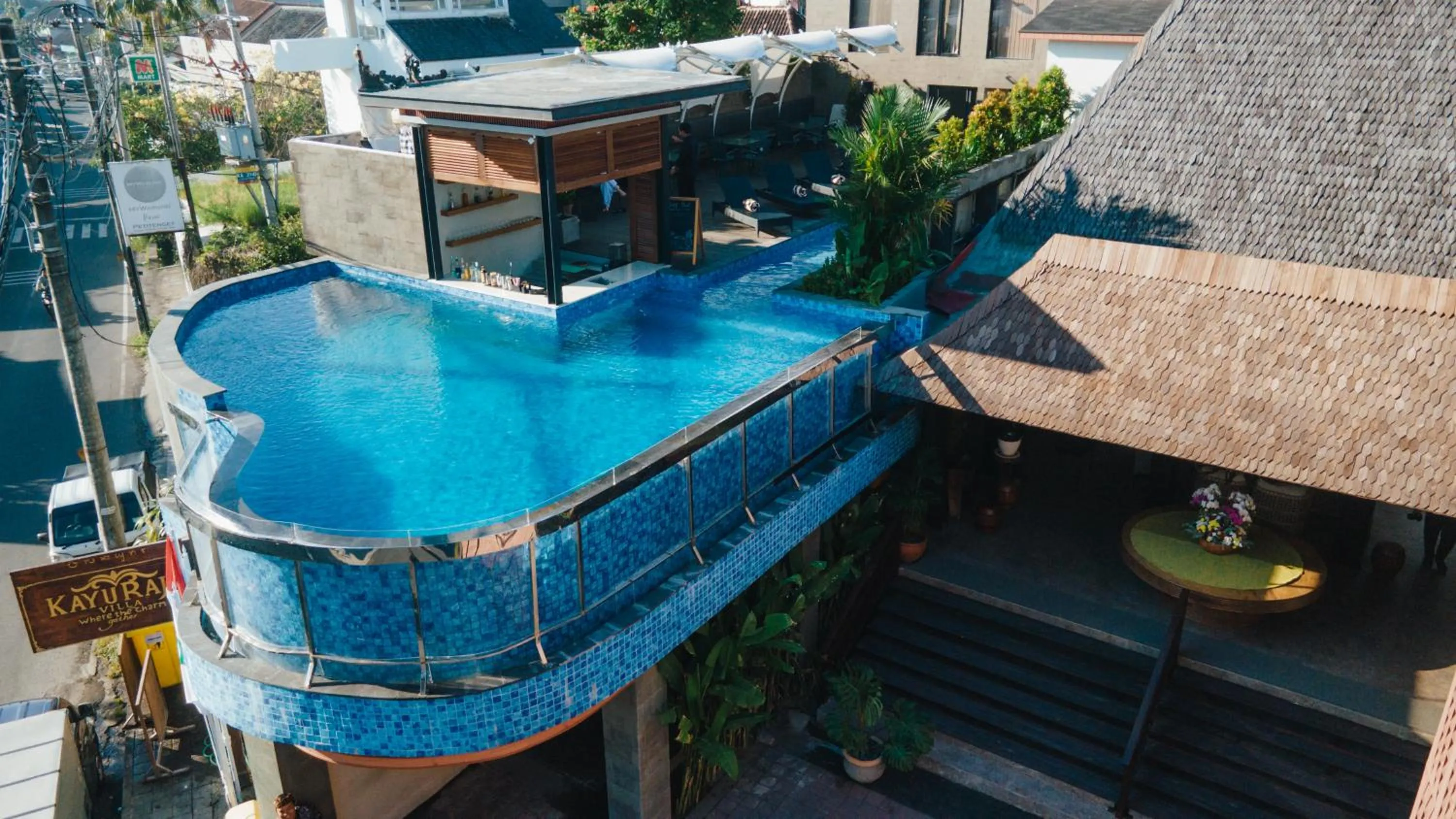 Restaurant/places to eat in Villa Kayu Raja