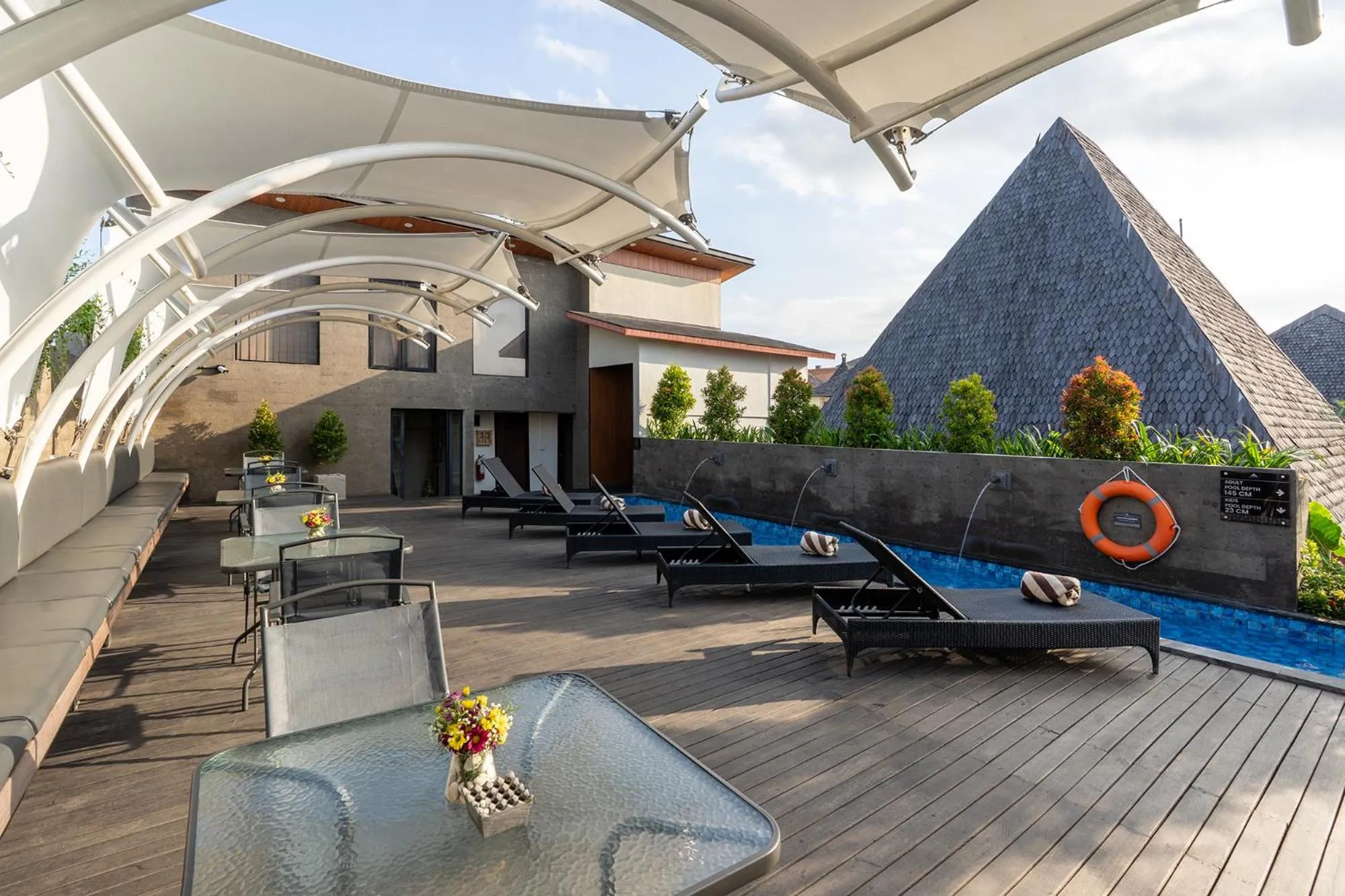 Restaurant/places to eat in Villa Kayu Raja