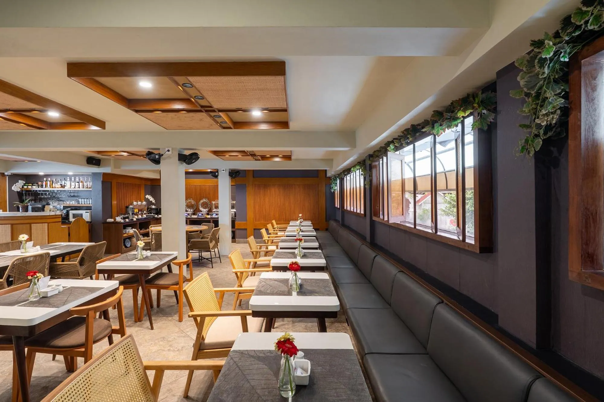 Restaurant/places to eat in Villa Kayu Raja