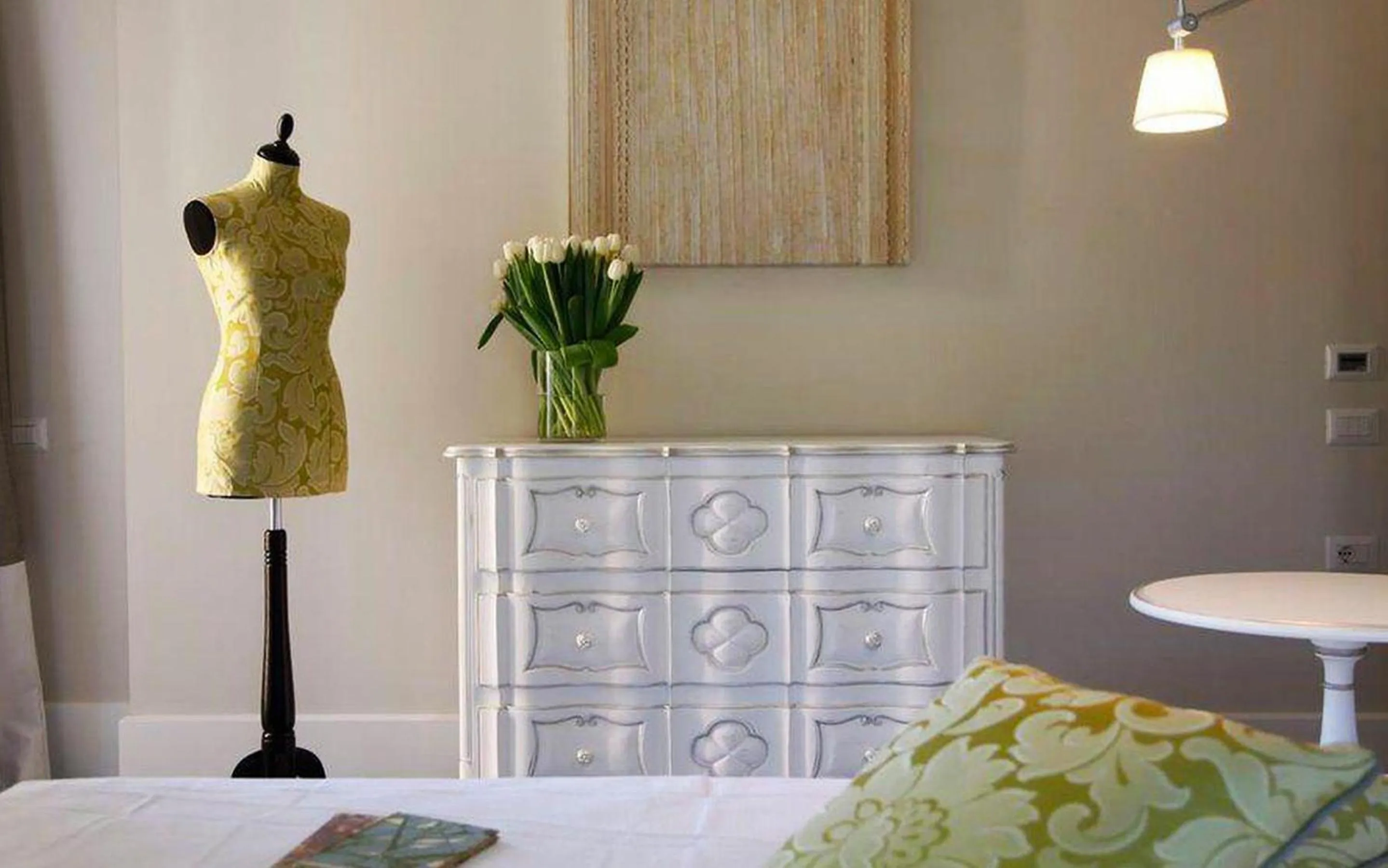 Decorative detail, Bed in Hotel Arancioamaro