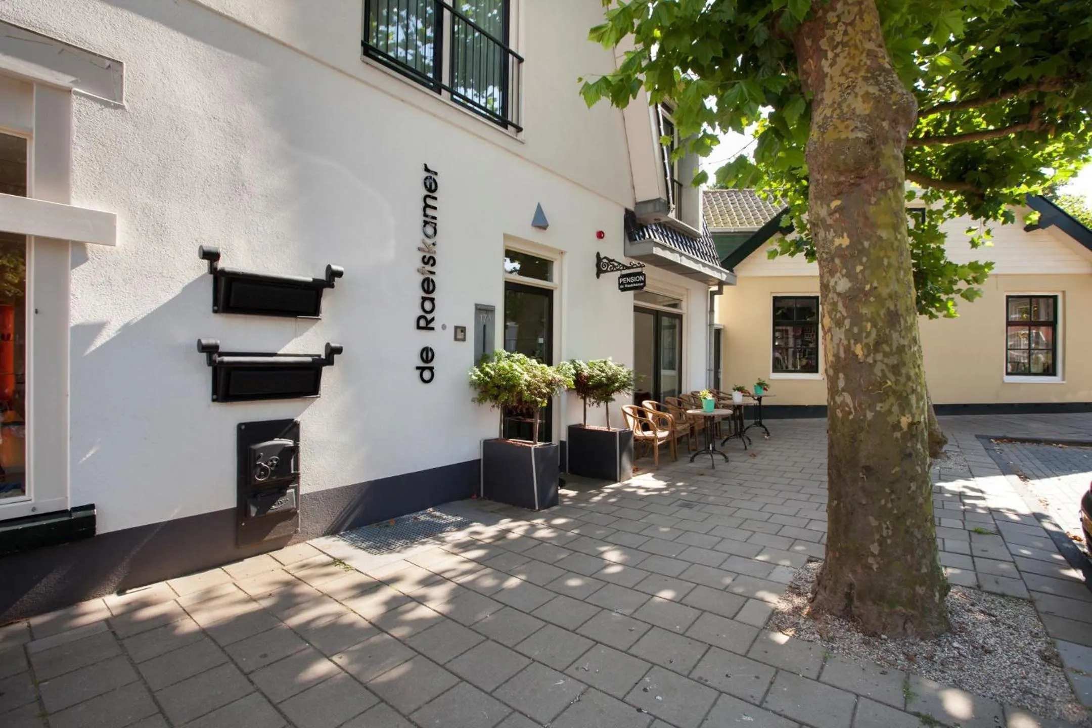 Property building in Boutique Hotel De Raetskamer