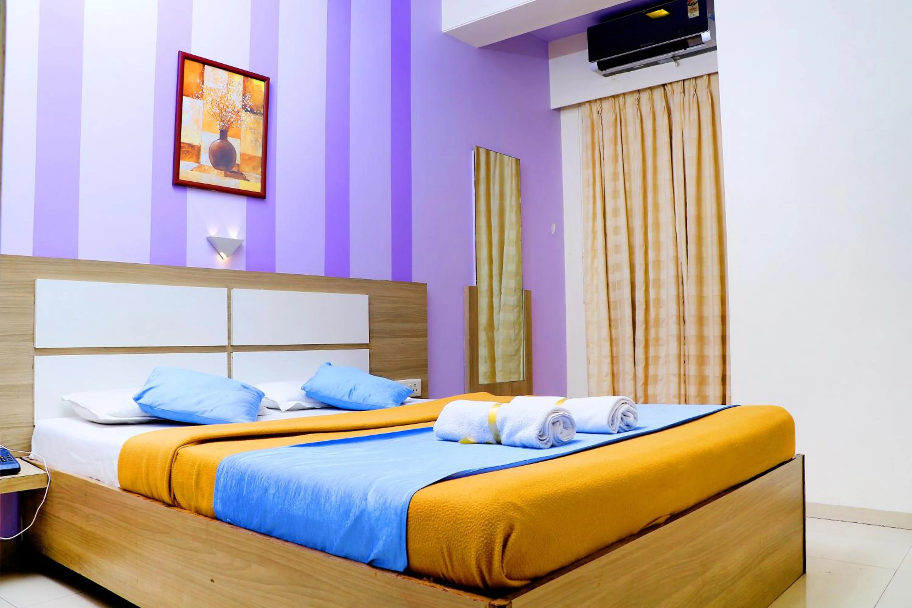 Bed in Hotel Alka Residency