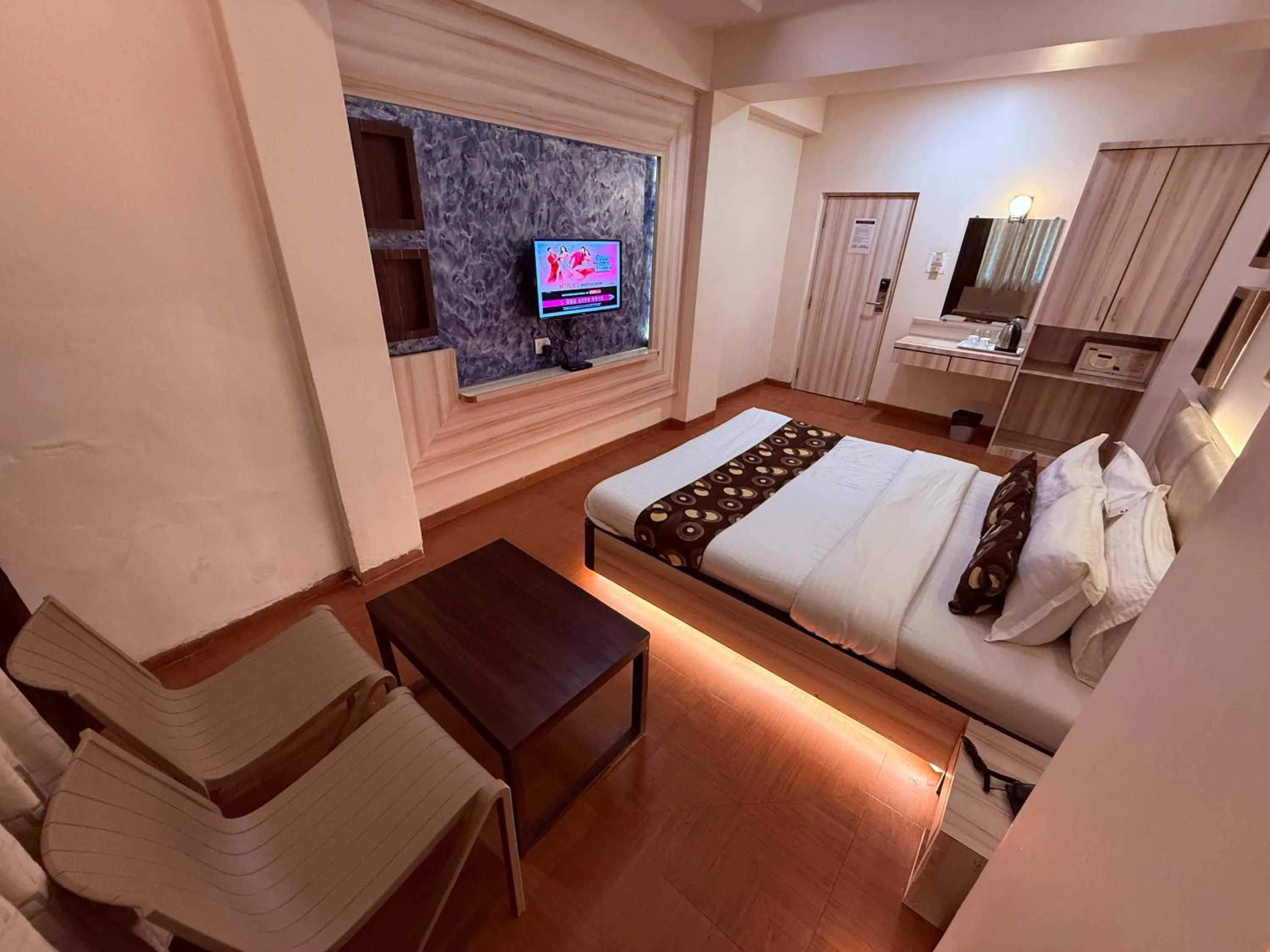 Bed in Hotel Alka Residency