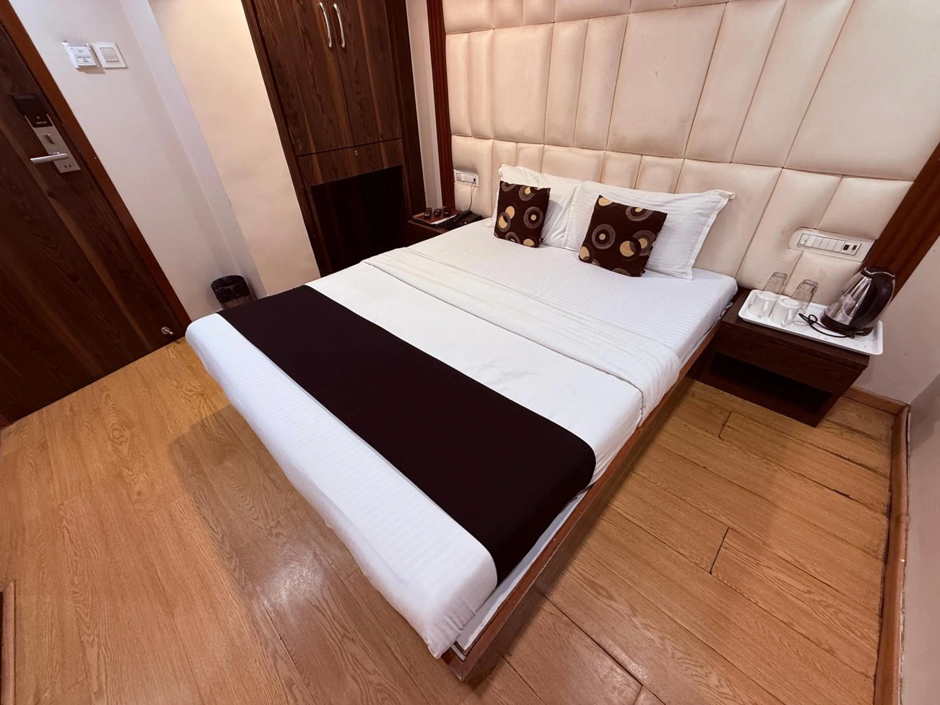 Bed in Hotel Alka Residency
