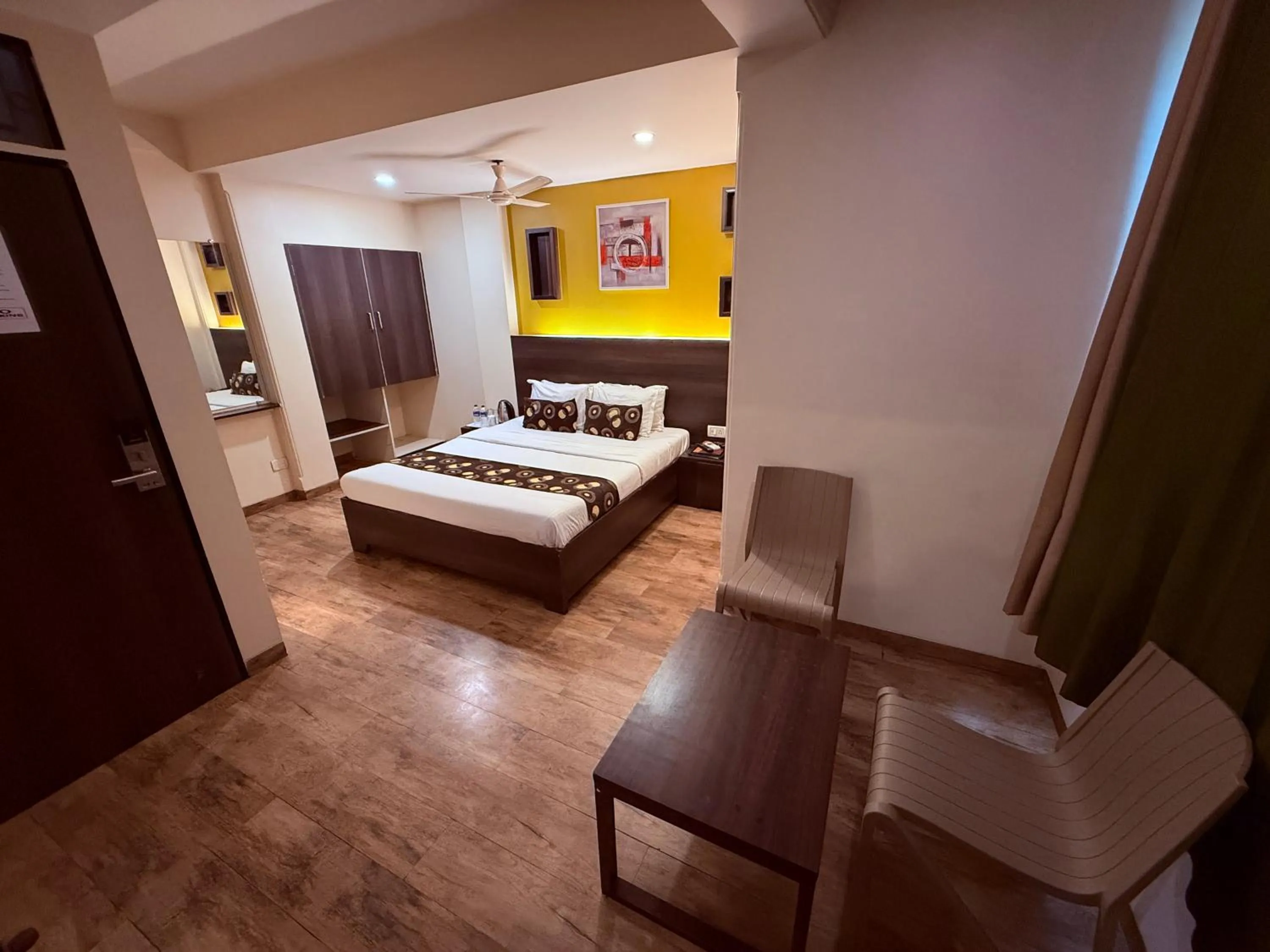 Bed in Hotel Alka Residency