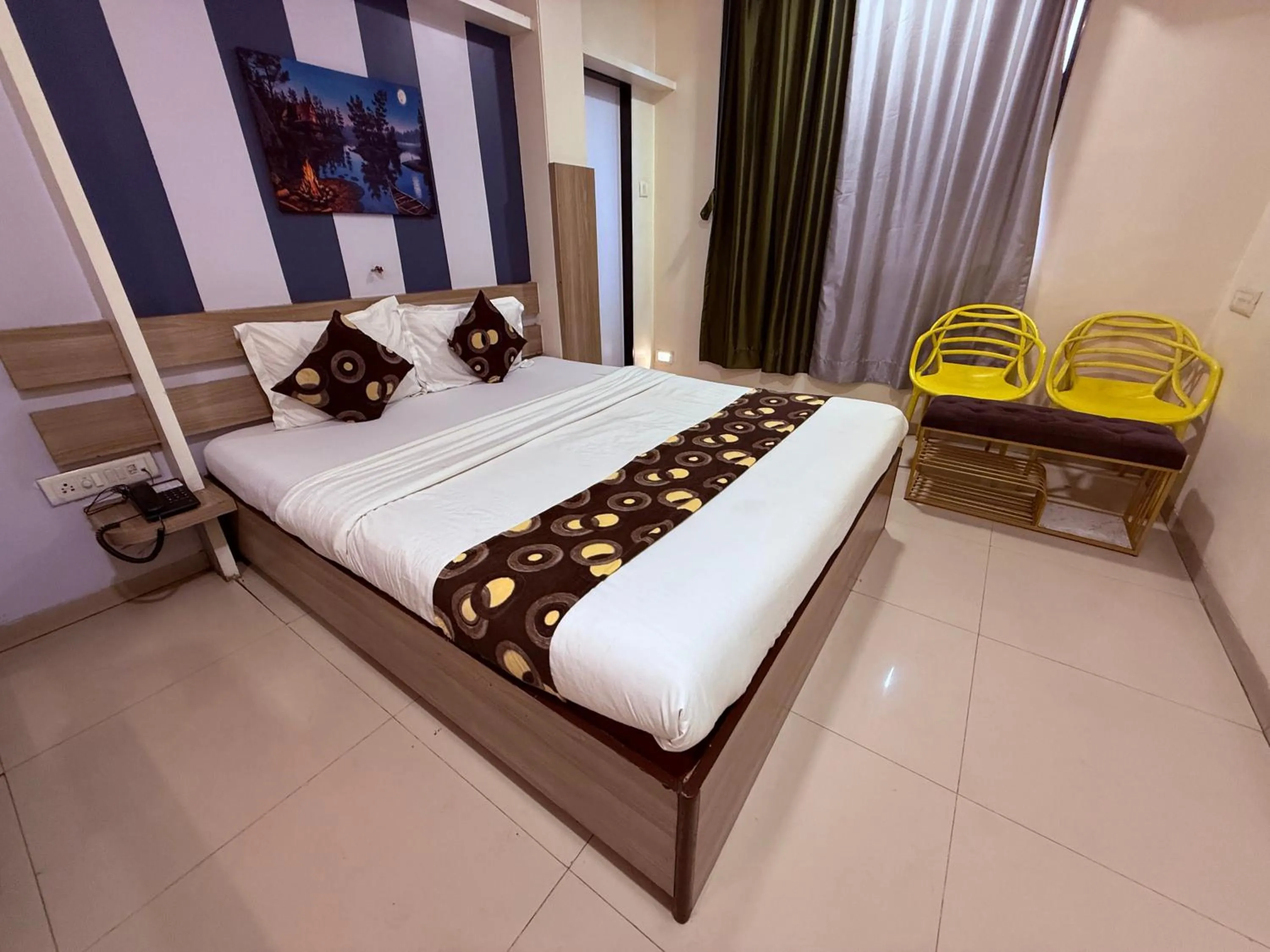 Bed in Hotel Alka Residency