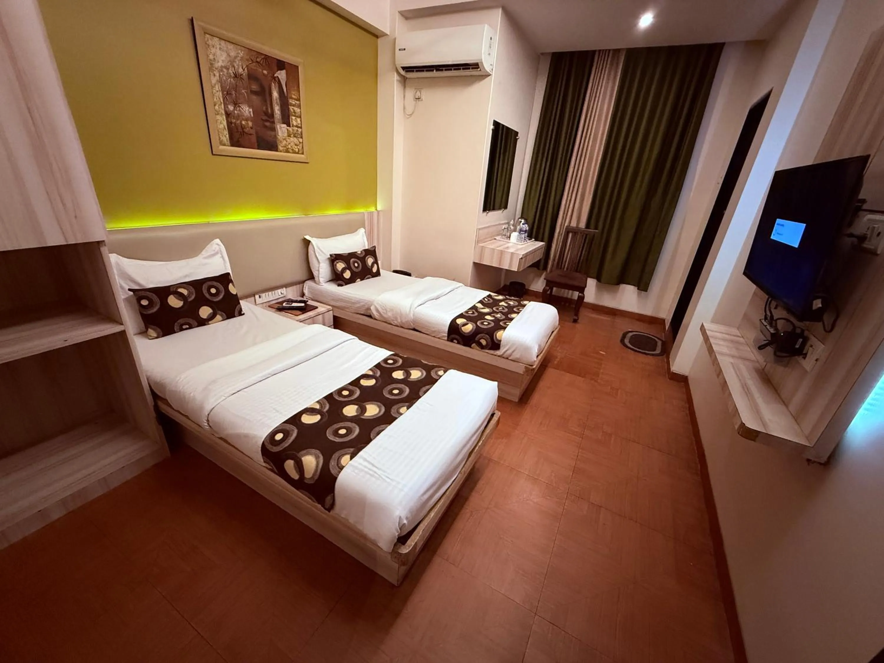 Bed in Hotel Alka Residency