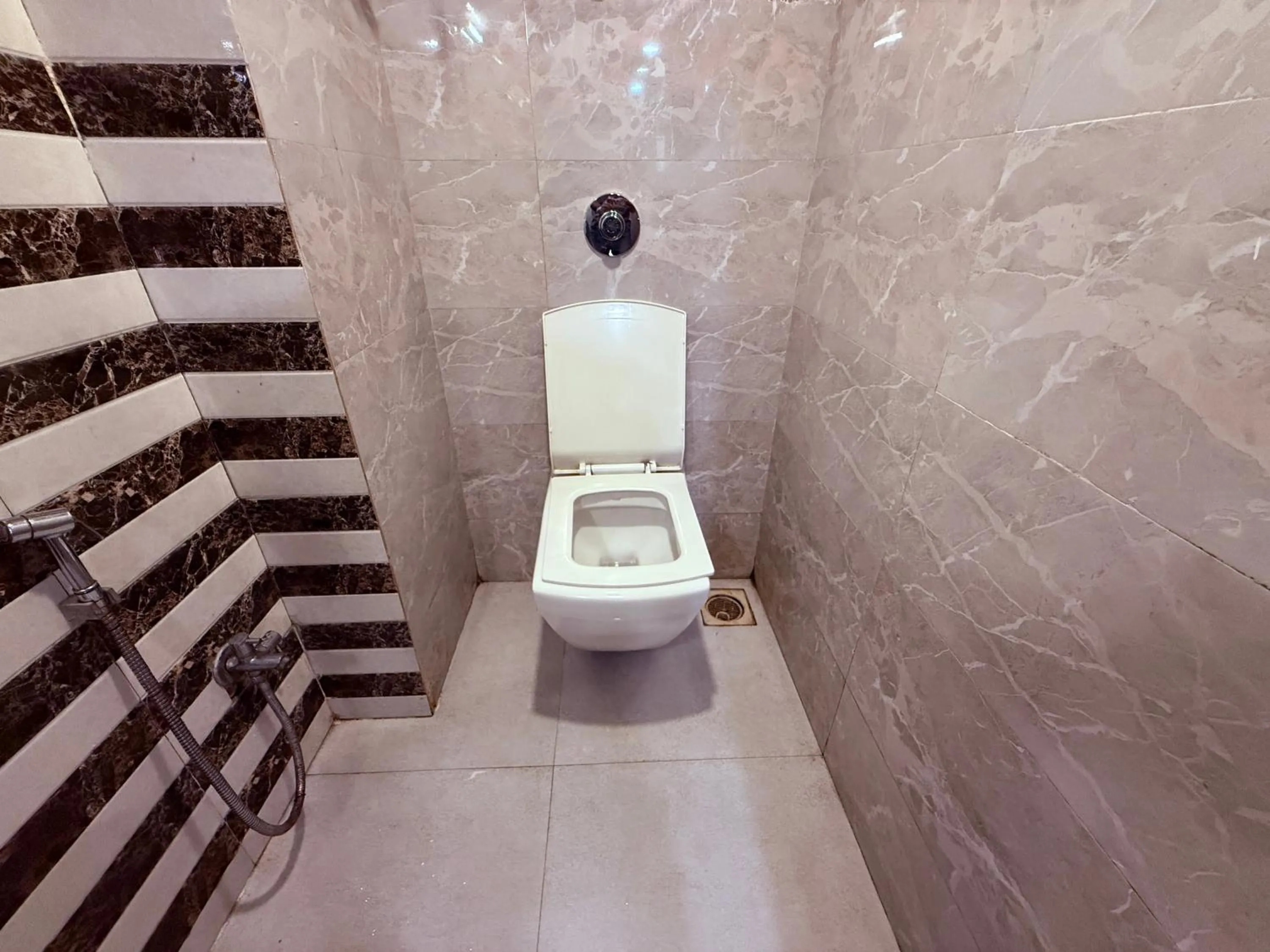 Toilet in Hotel Alka Residency