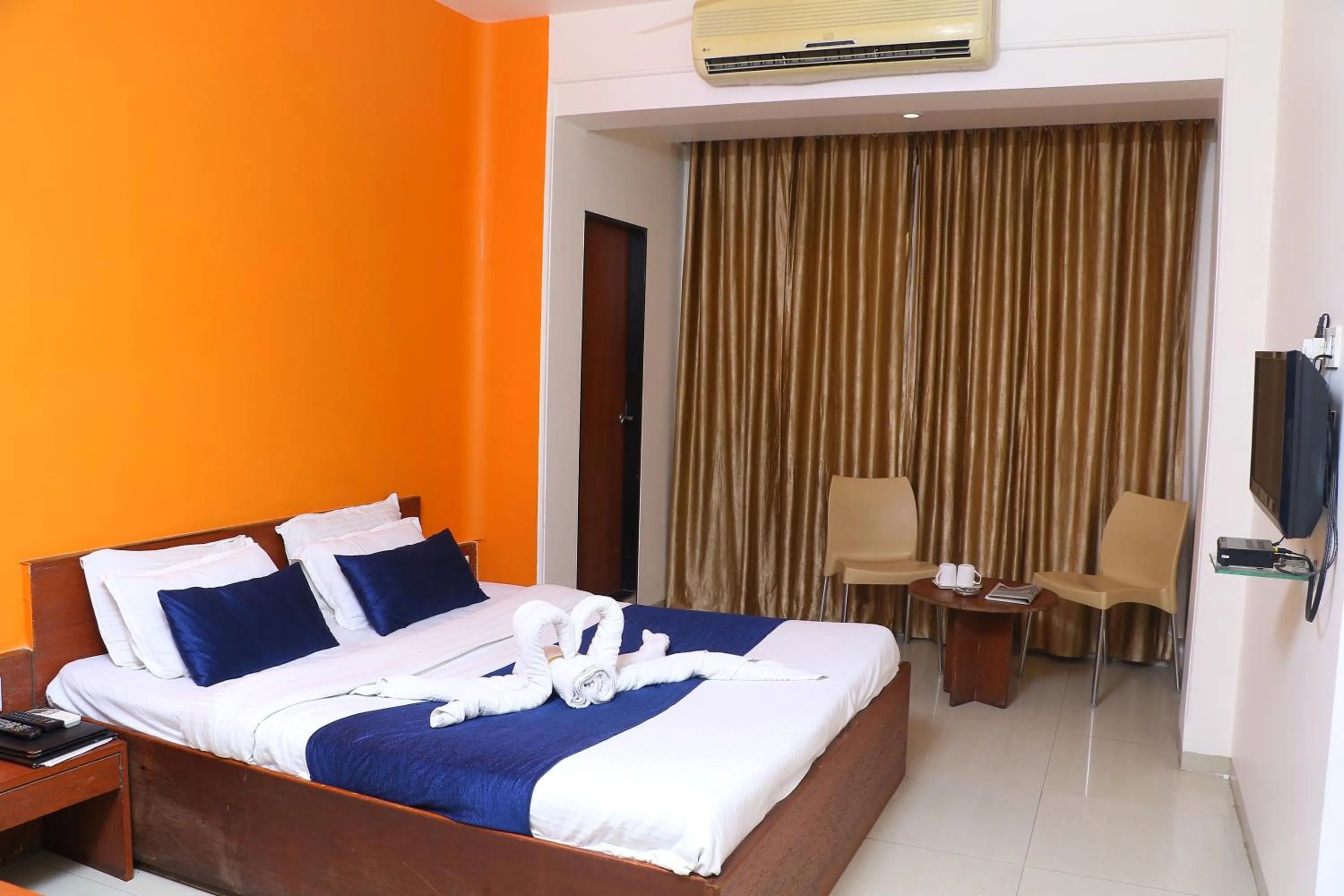 Bed in Hotel Alka Residency