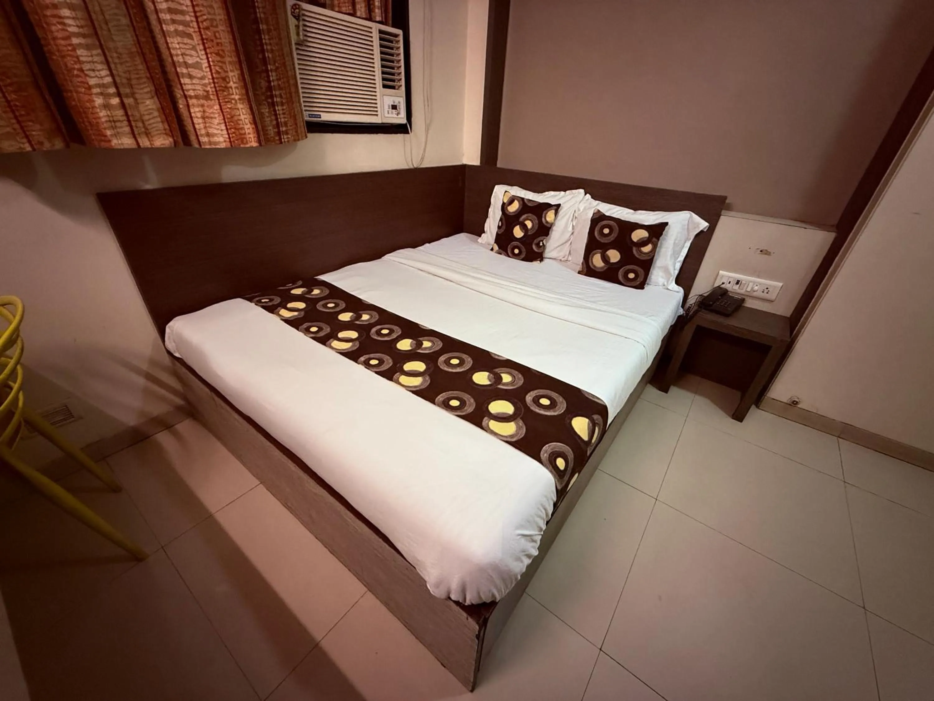 Bed in Hotel Alka Residency
