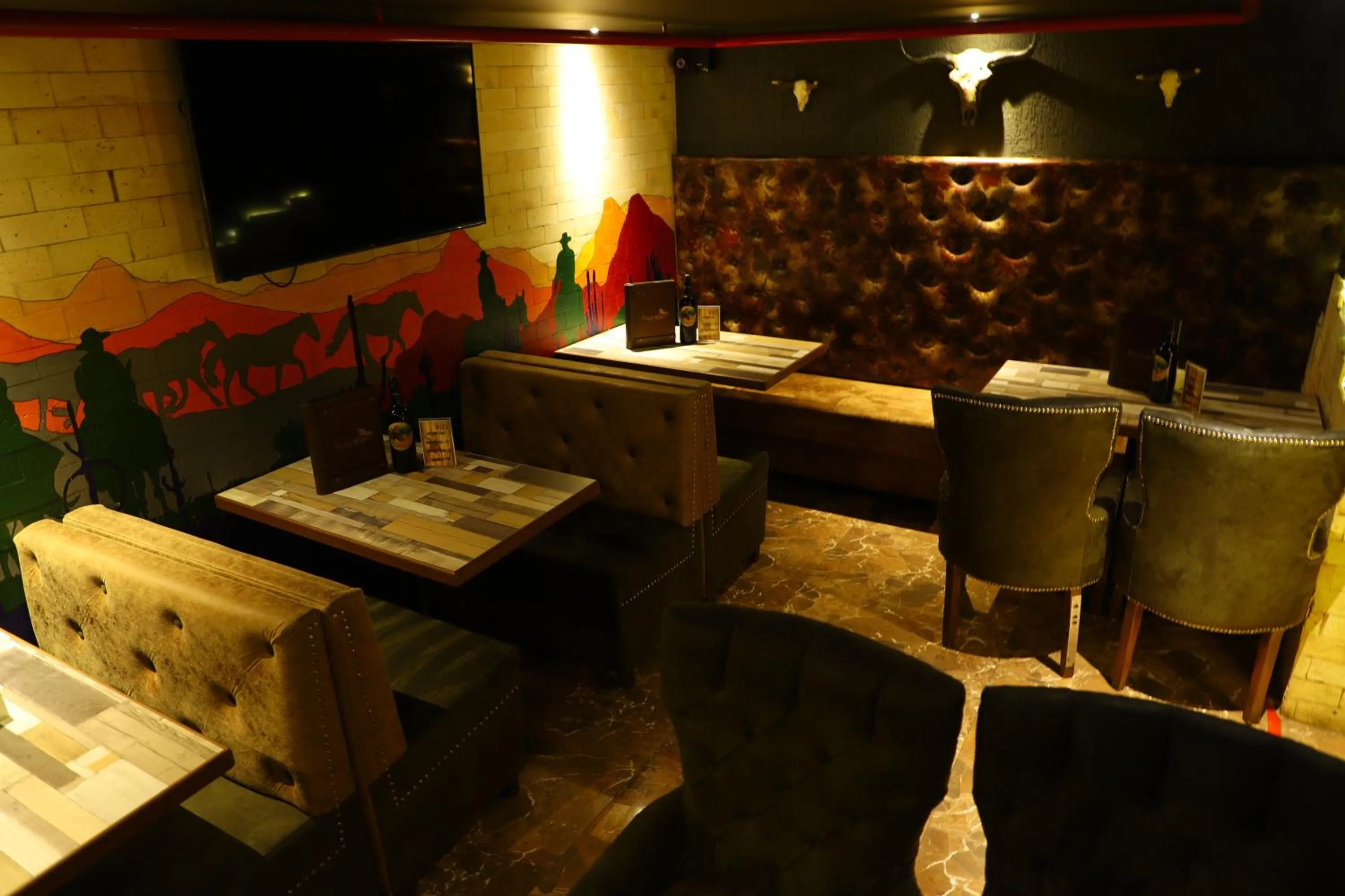 Restaurant/places to eat in Hotel Alka Residency