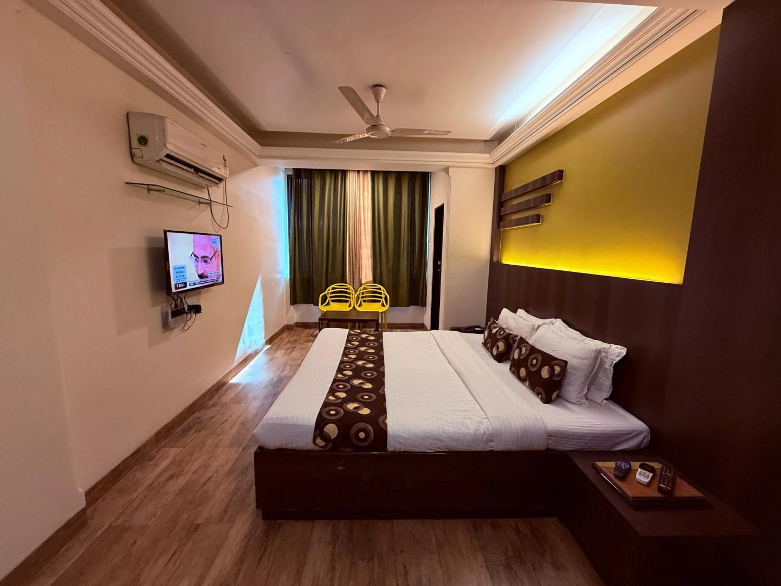 Bed in Hotel Alka Residency