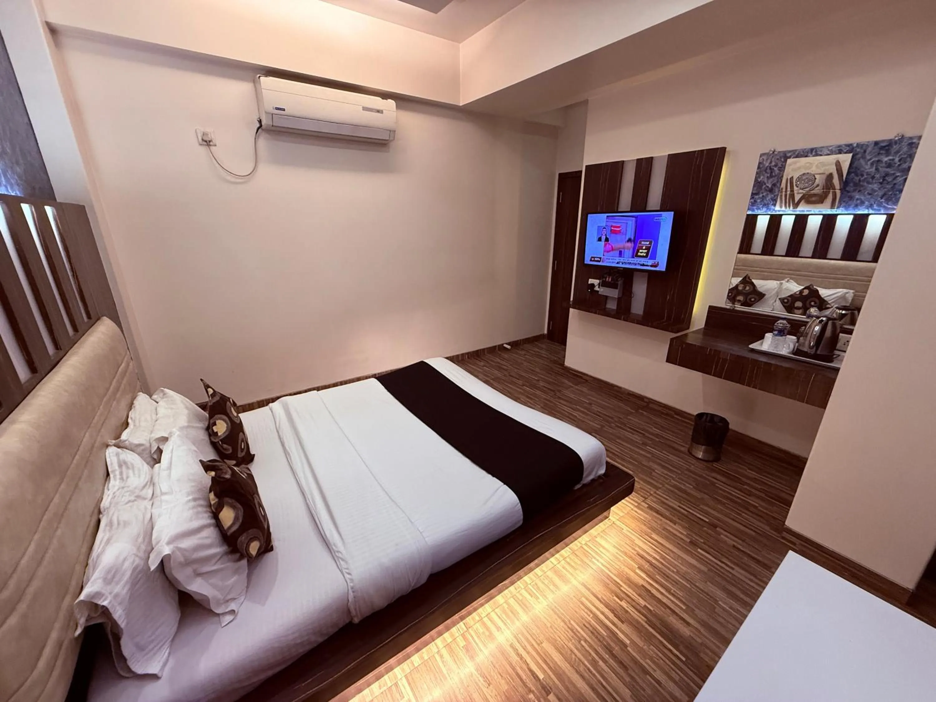 Bed in Hotel Alka Residency