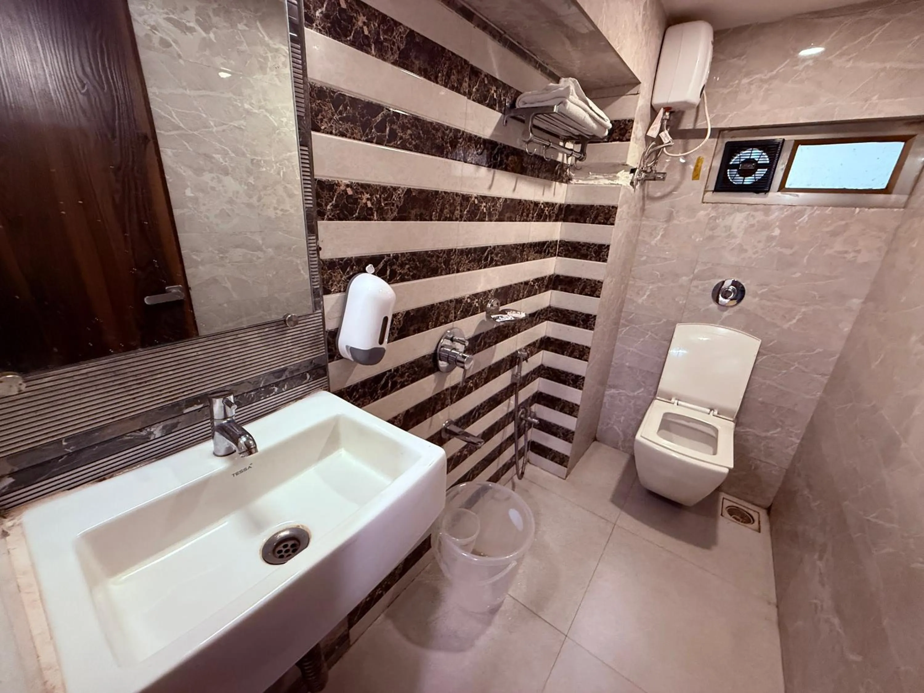 Shower in Hotel Alka Residency