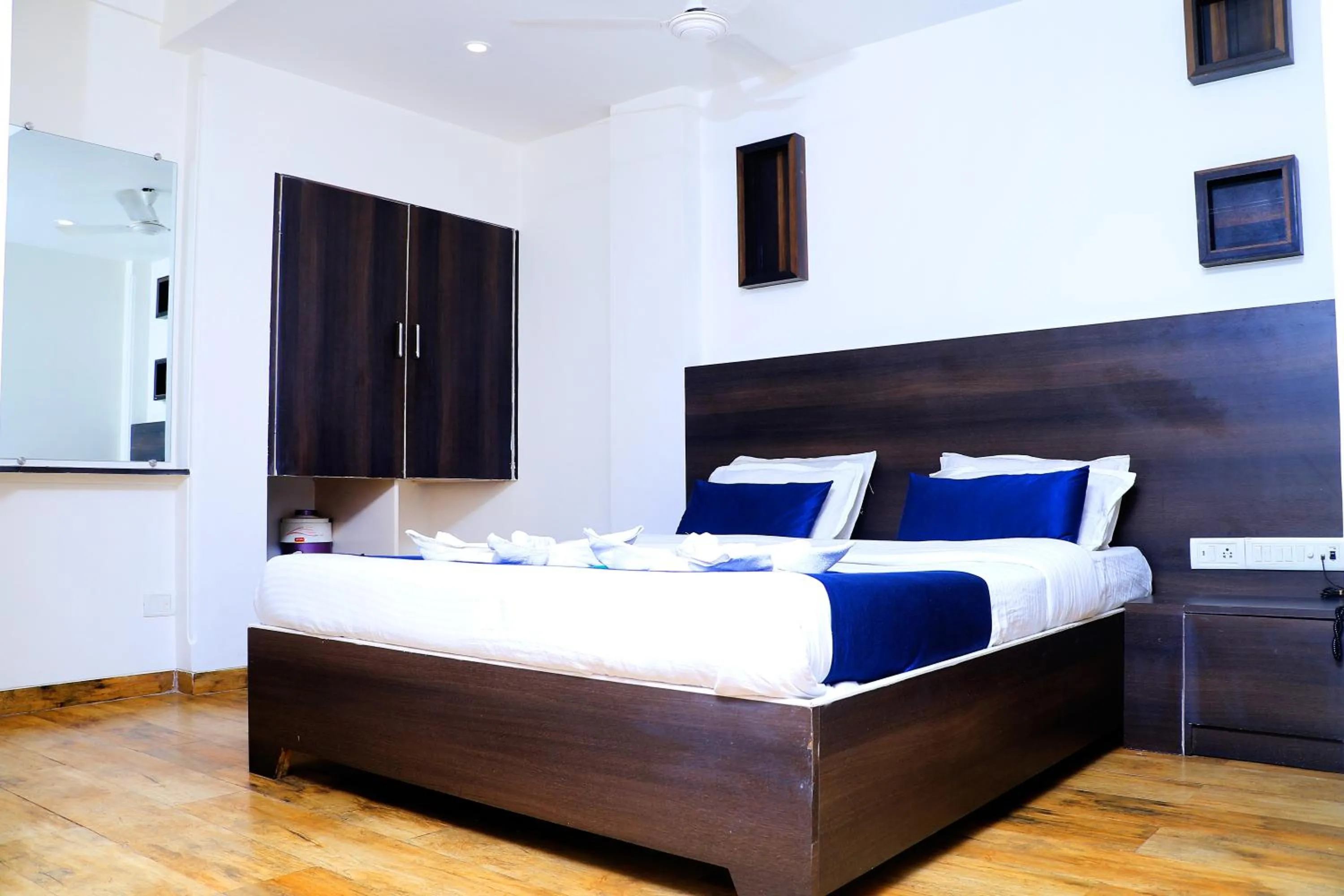 Bed in Hotel Alka Residency