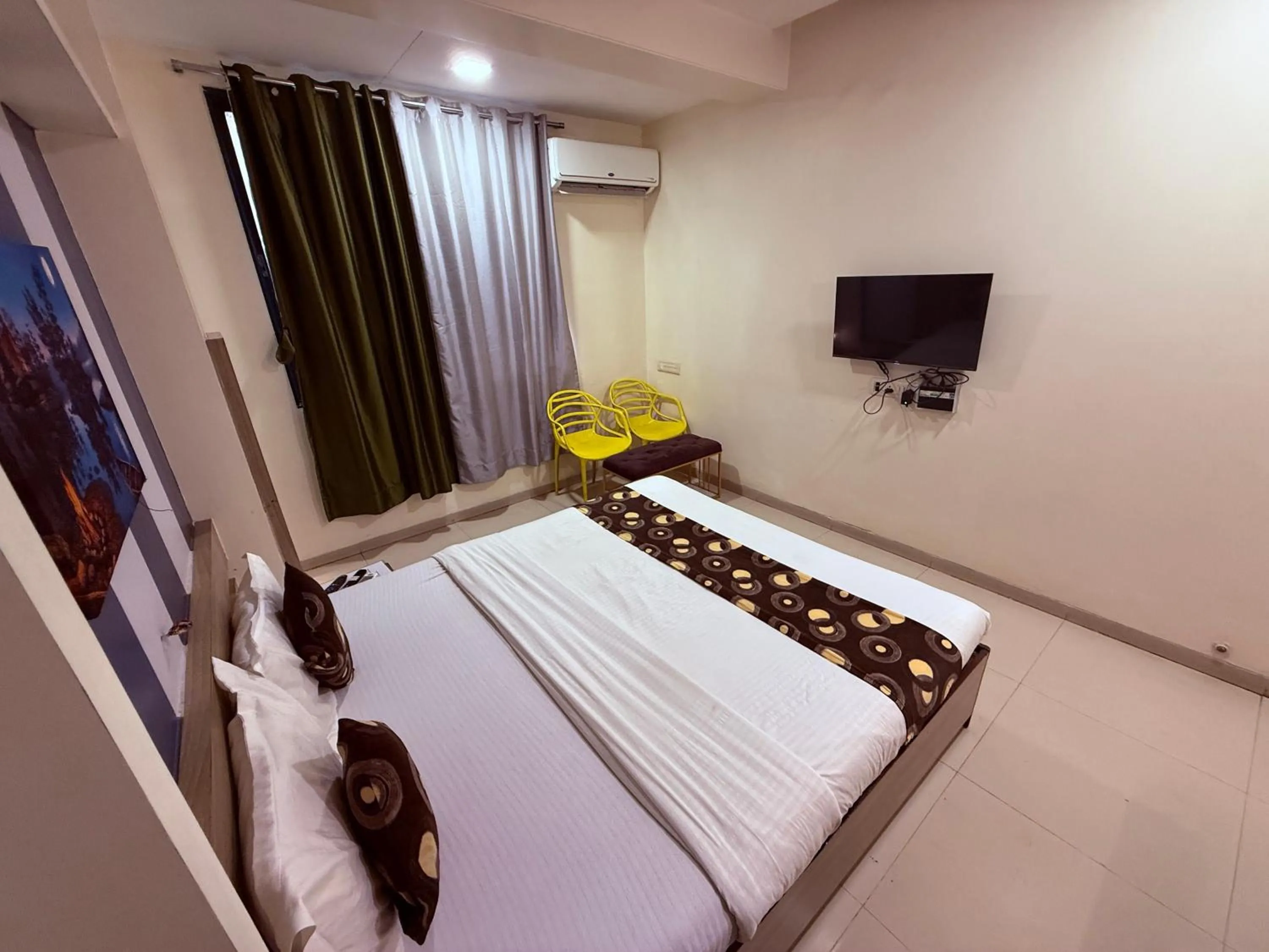 Bed in Hotel Alka Residency