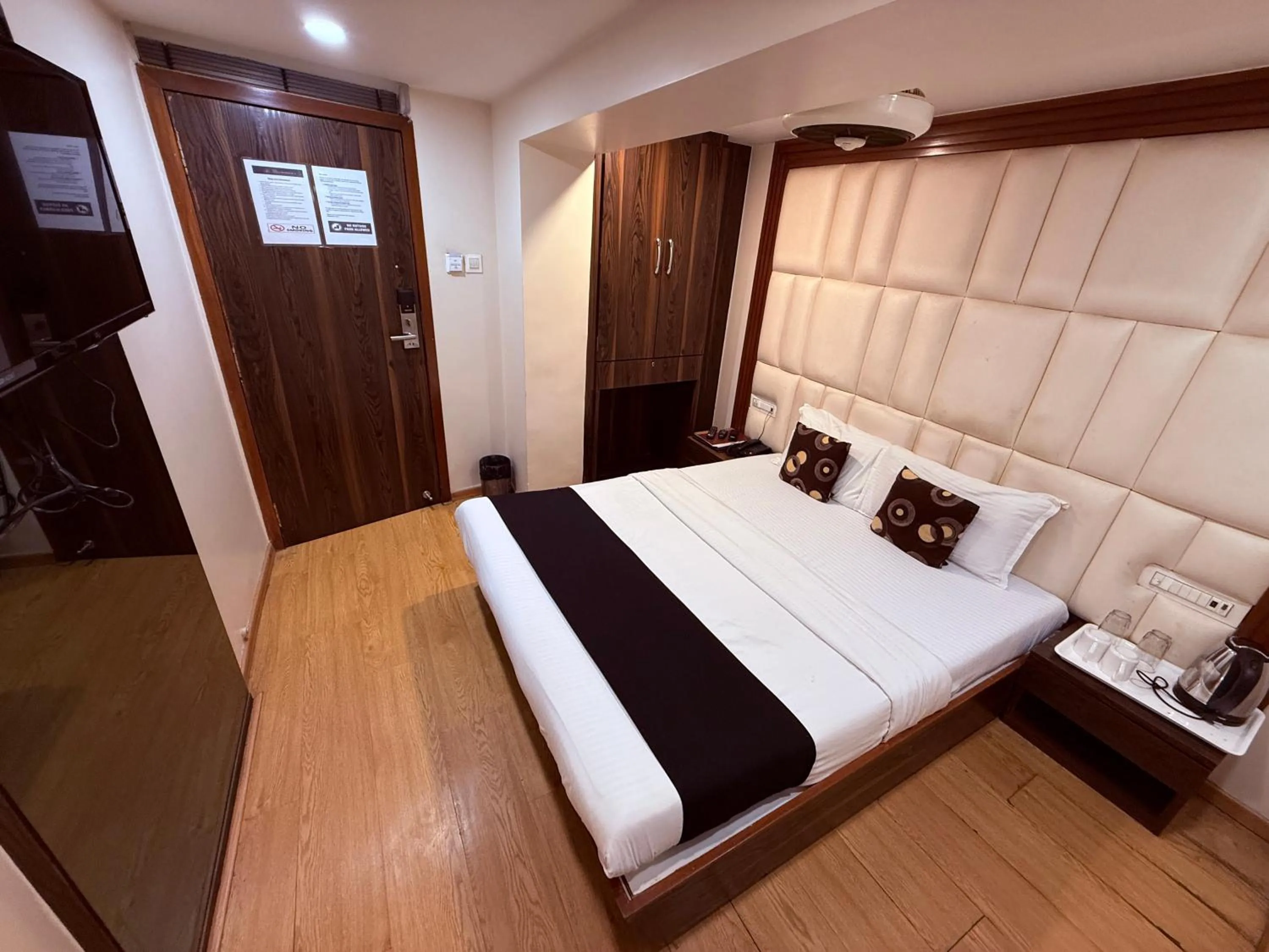 Bed in Hotel Alka Residency