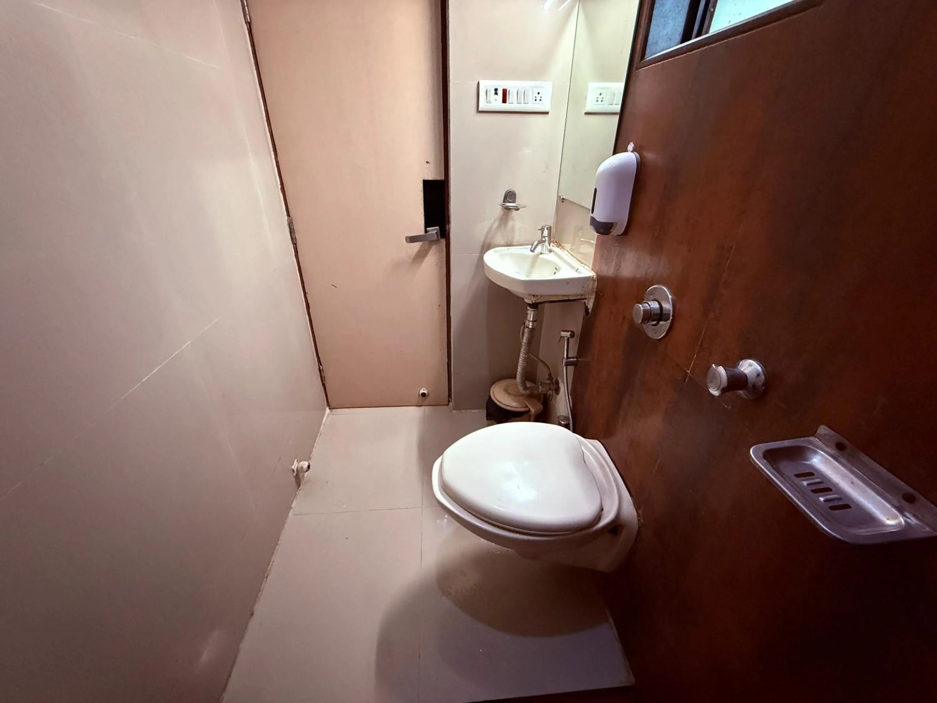 Toilet in Hotel Alka Residency