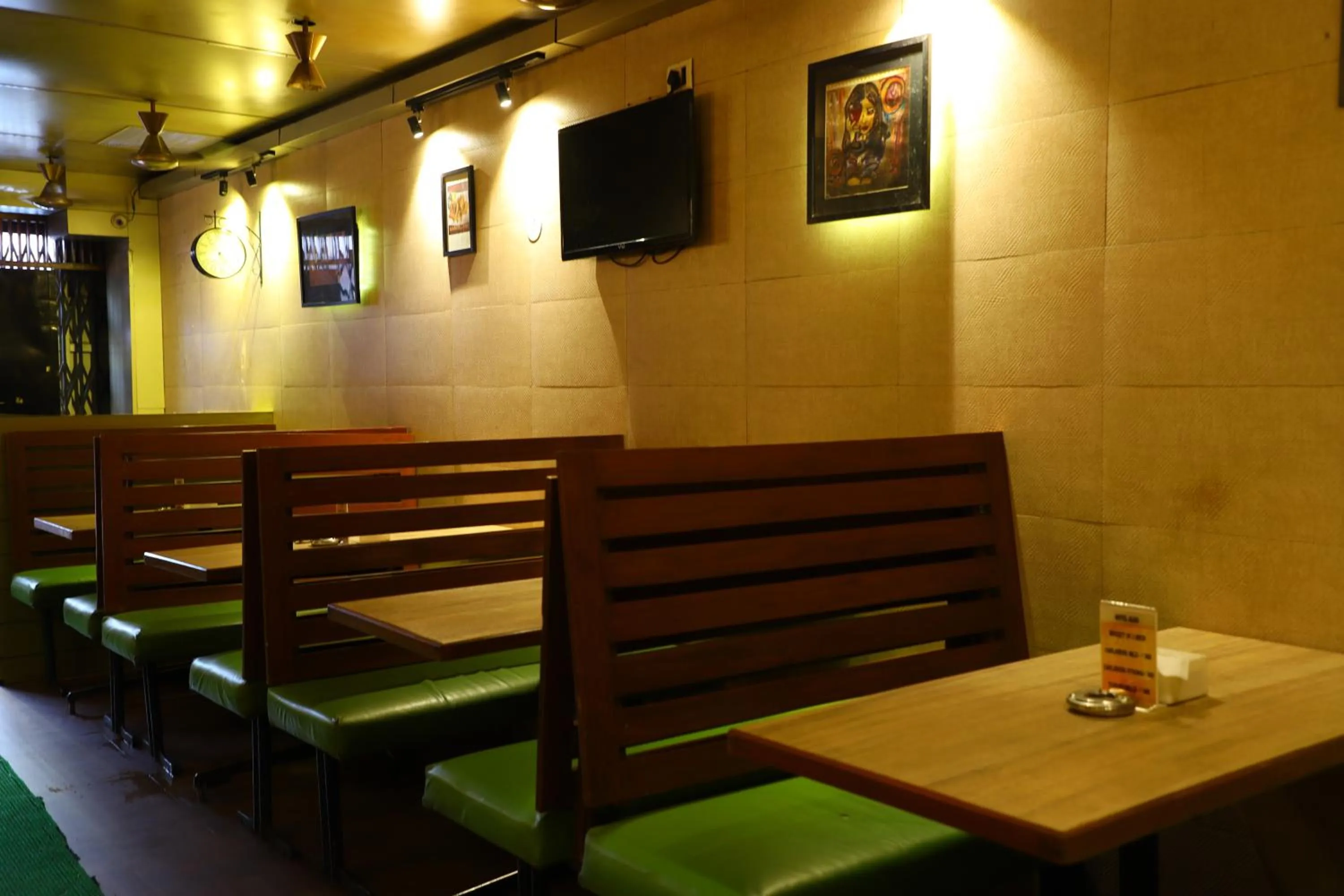 Restaurant/places to eat in Hotel Alka Residency