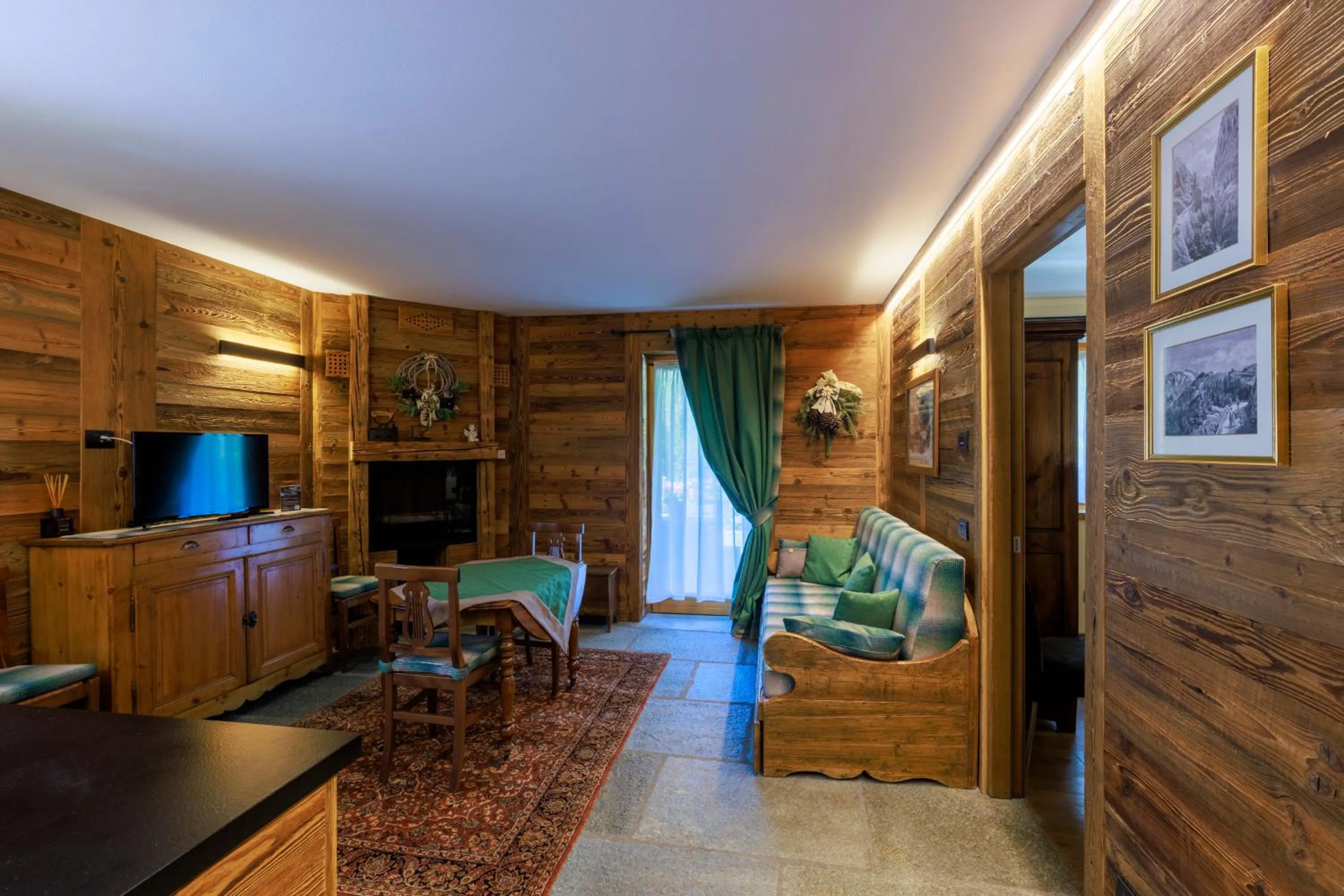 TV and multimedia in L'Abri des Amis