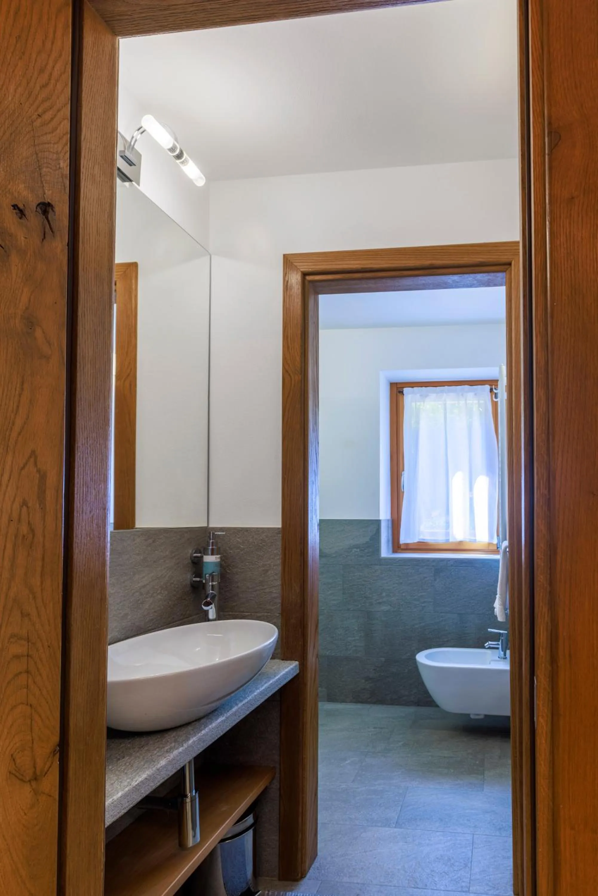 Toilet in L'Abri des Amis