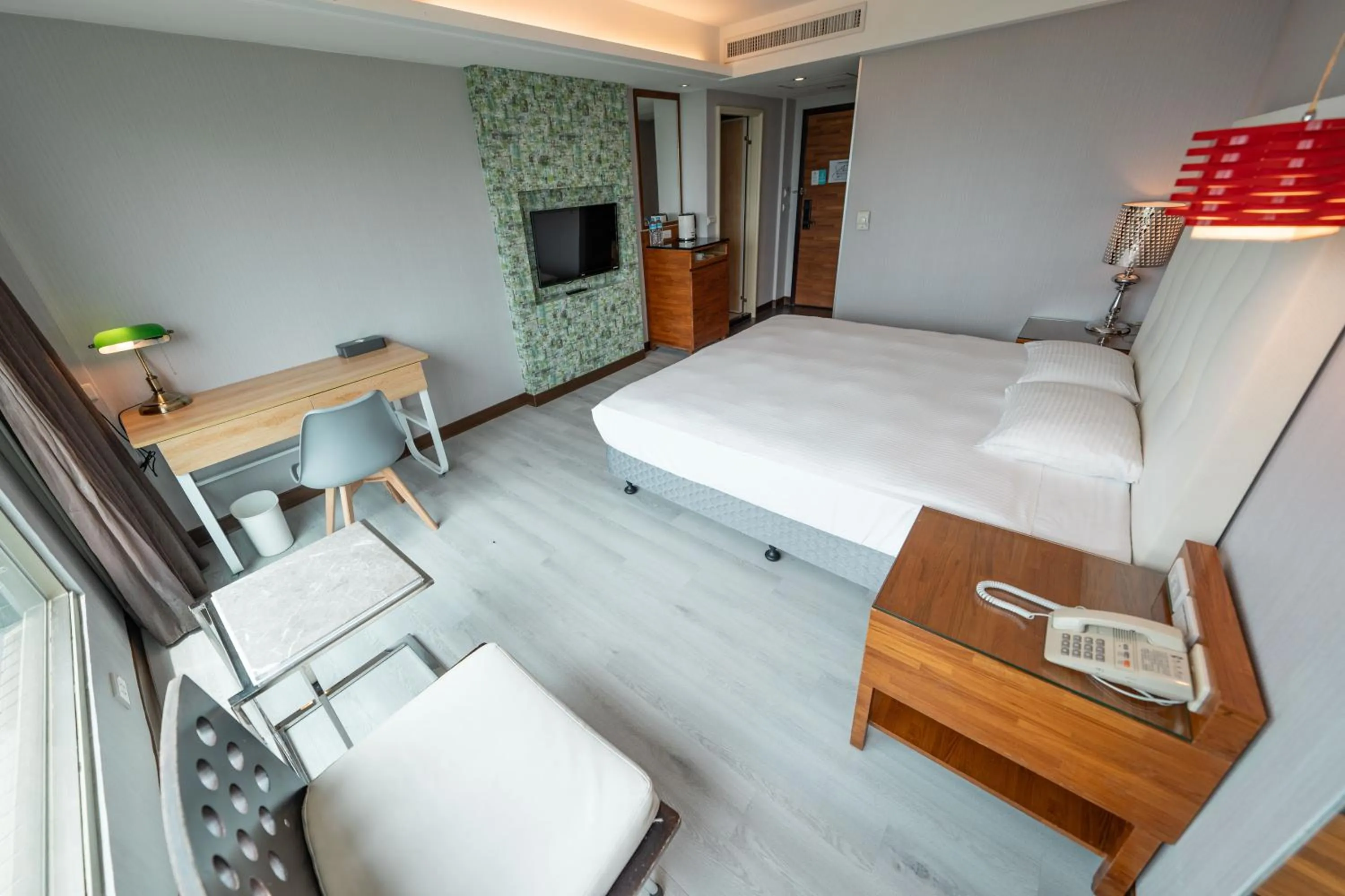 Photo of the whole room, Bed in 觀海樓海景大飯店 Hotel Cloud Riverside