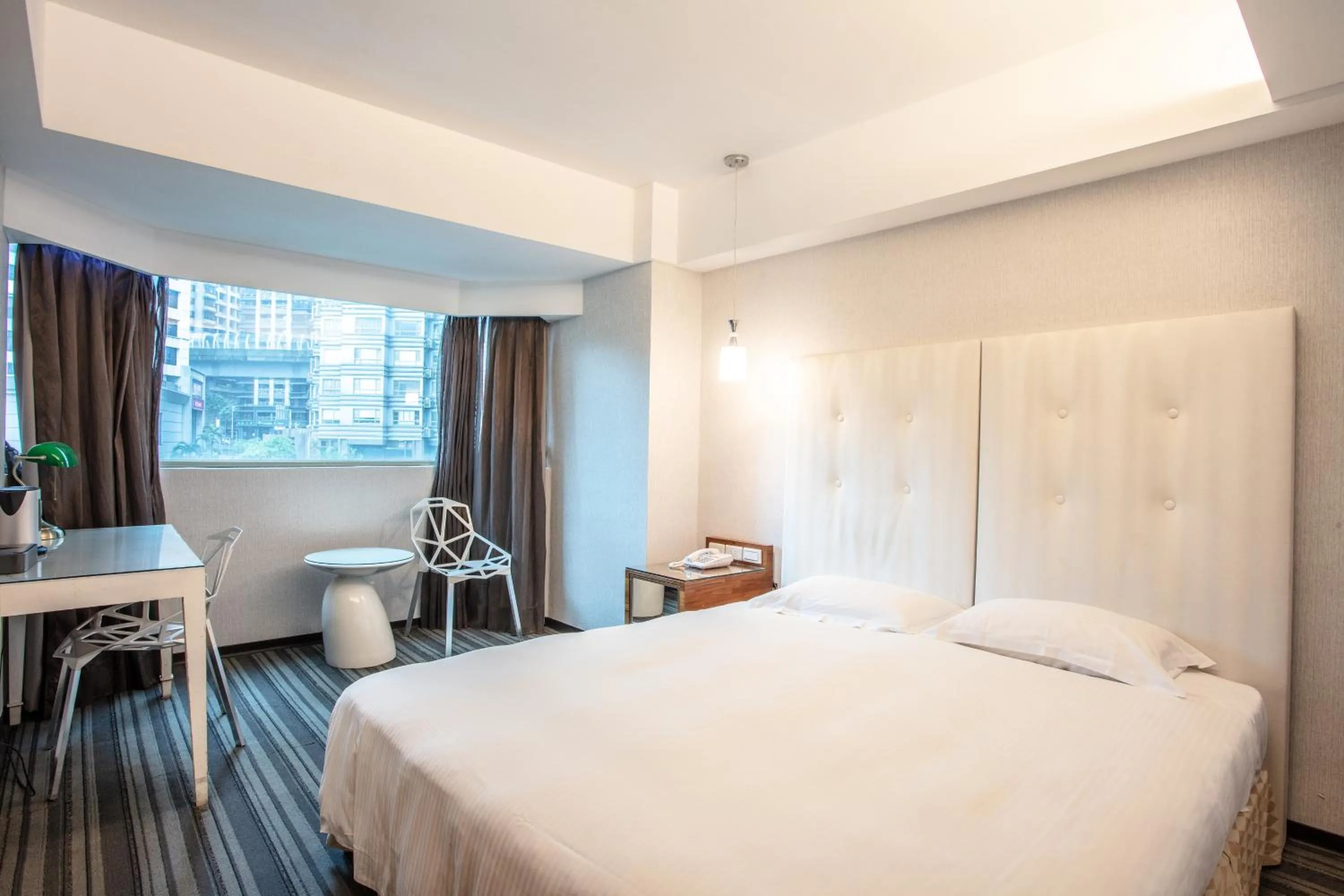 Photo of the whole room, Bed in 觀海樓海景大飯店 Hotel Cloud Riverside