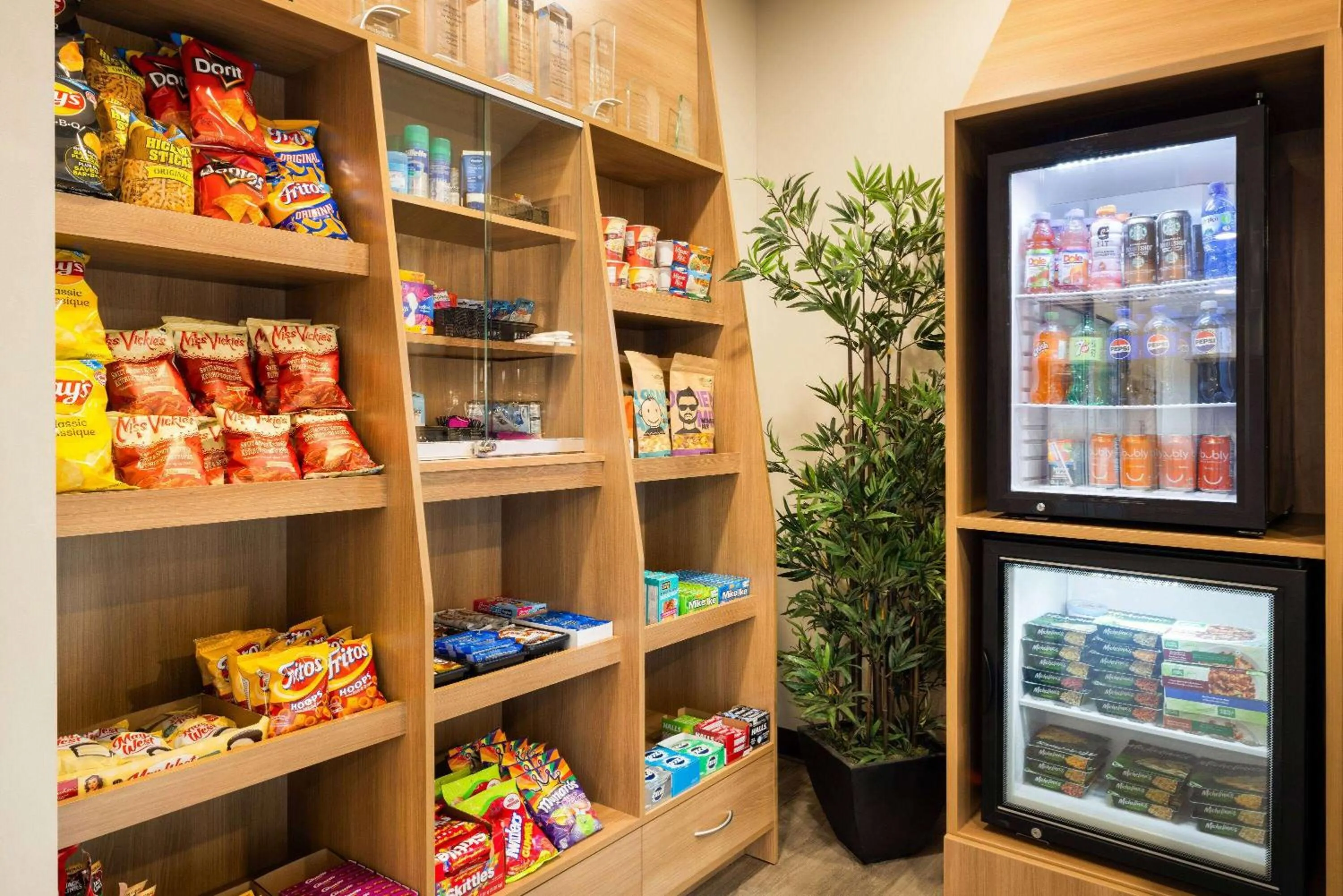 Food and drinks in Microtel Inn & Suites by Wyndham Val-d Or