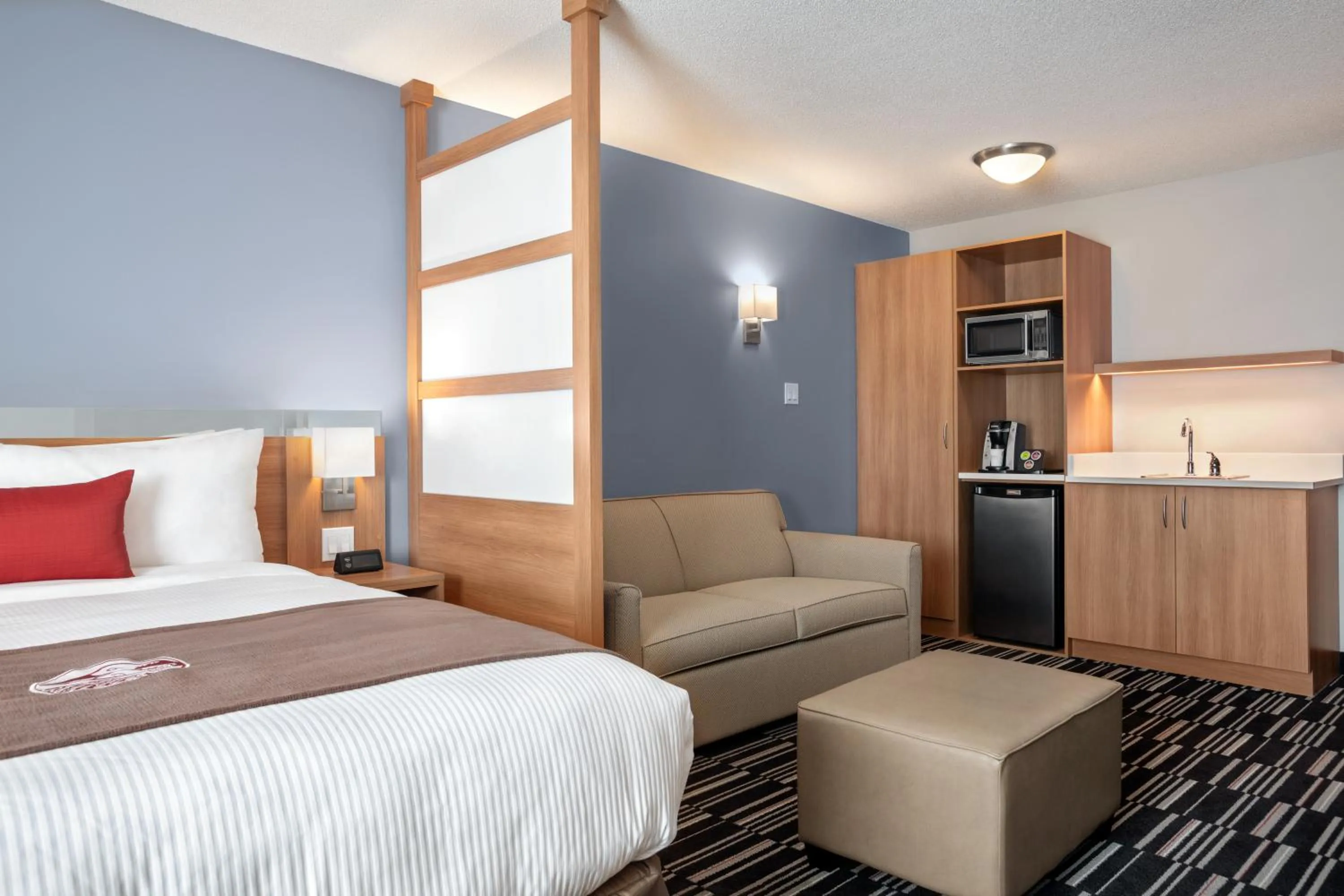 Bed in Microtel Inn & Suites by Wyndham Val-d Or