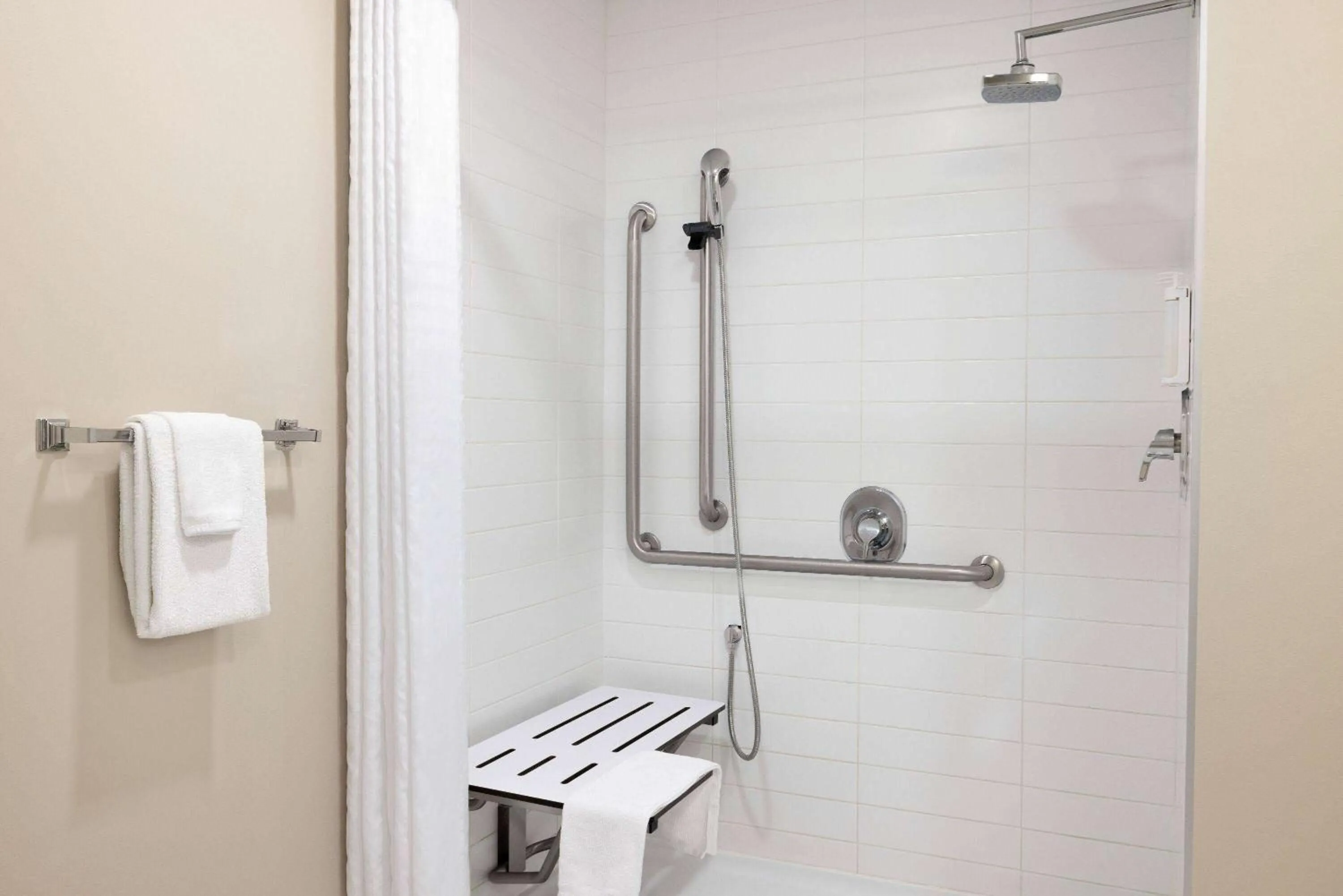 Shower in Microtel Inn & Suites by Wyndham Val-d Or