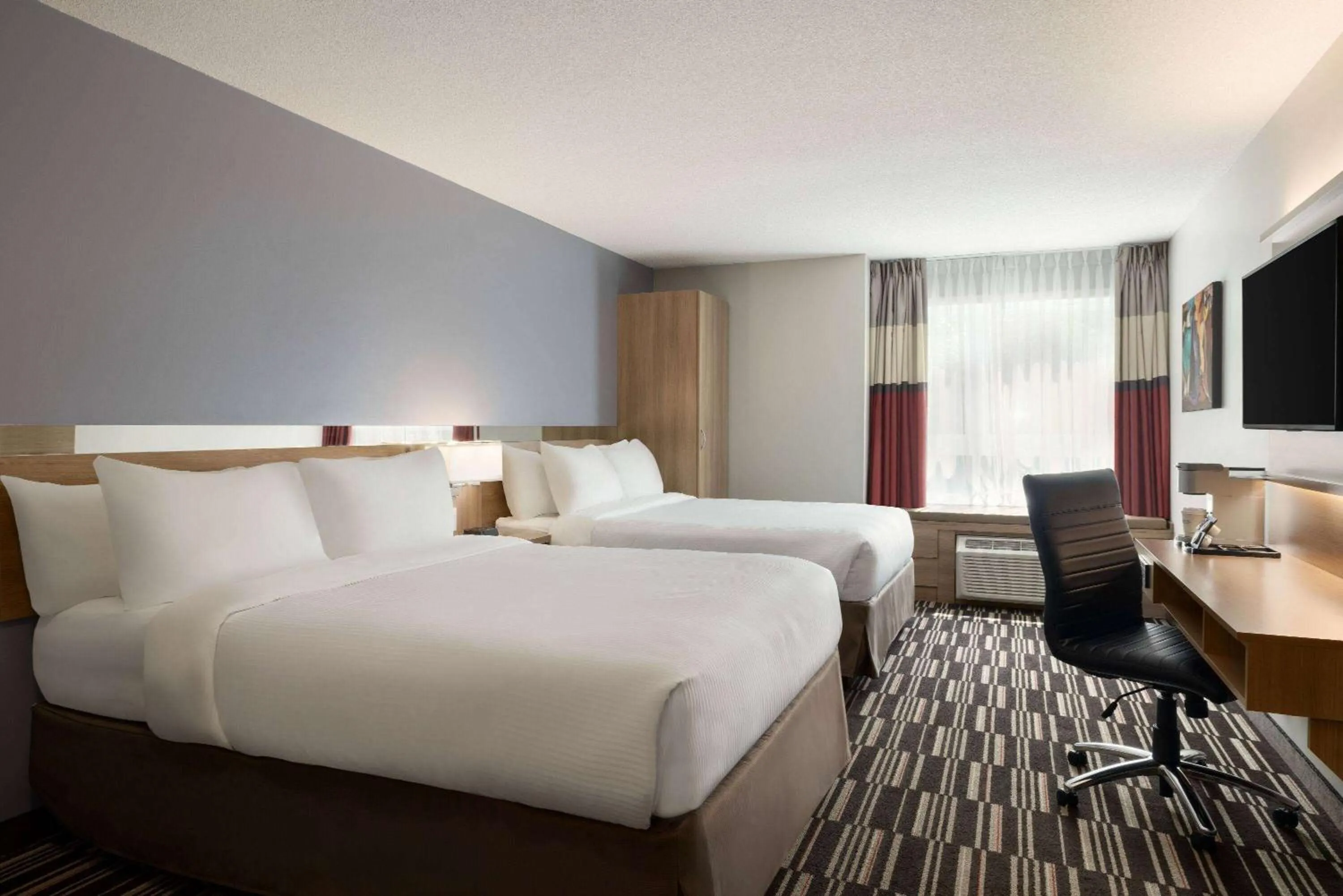 Photo of the whole room, Bed in Microtel Inn & Suites by Wyndham Val-d Or