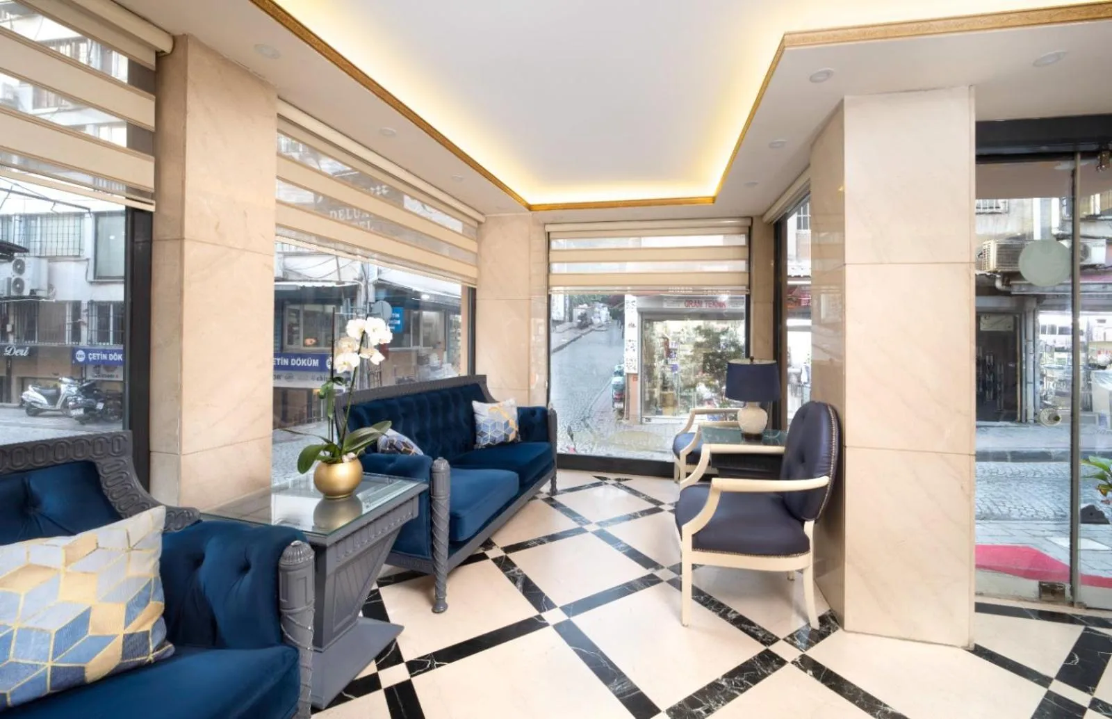 Lobby or reception in Deluxe Newport Hotel - Old City