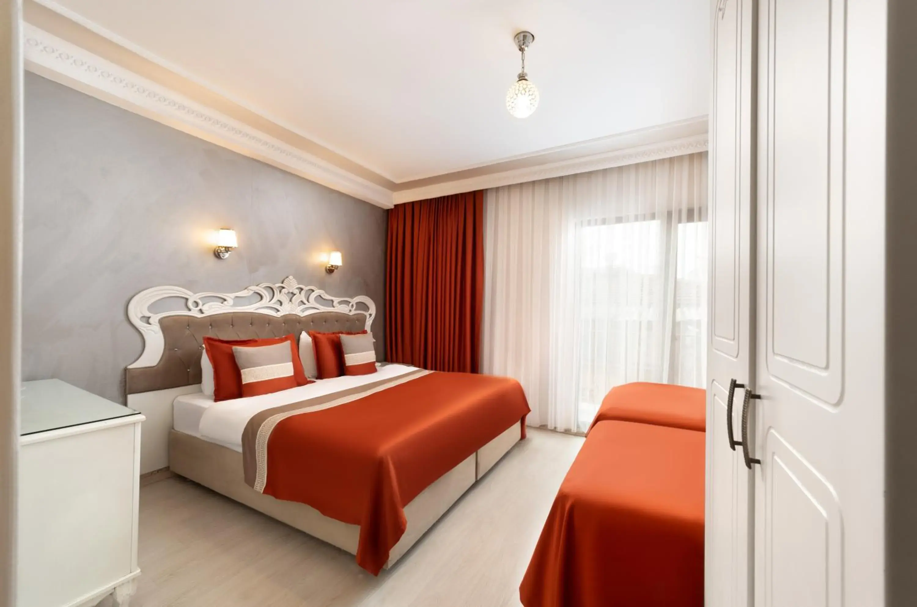 Deluxe Family Room in Deluxe Newport Hotel - Old City Deluxe Family Room in Deluxe Newport Hotel - Old City