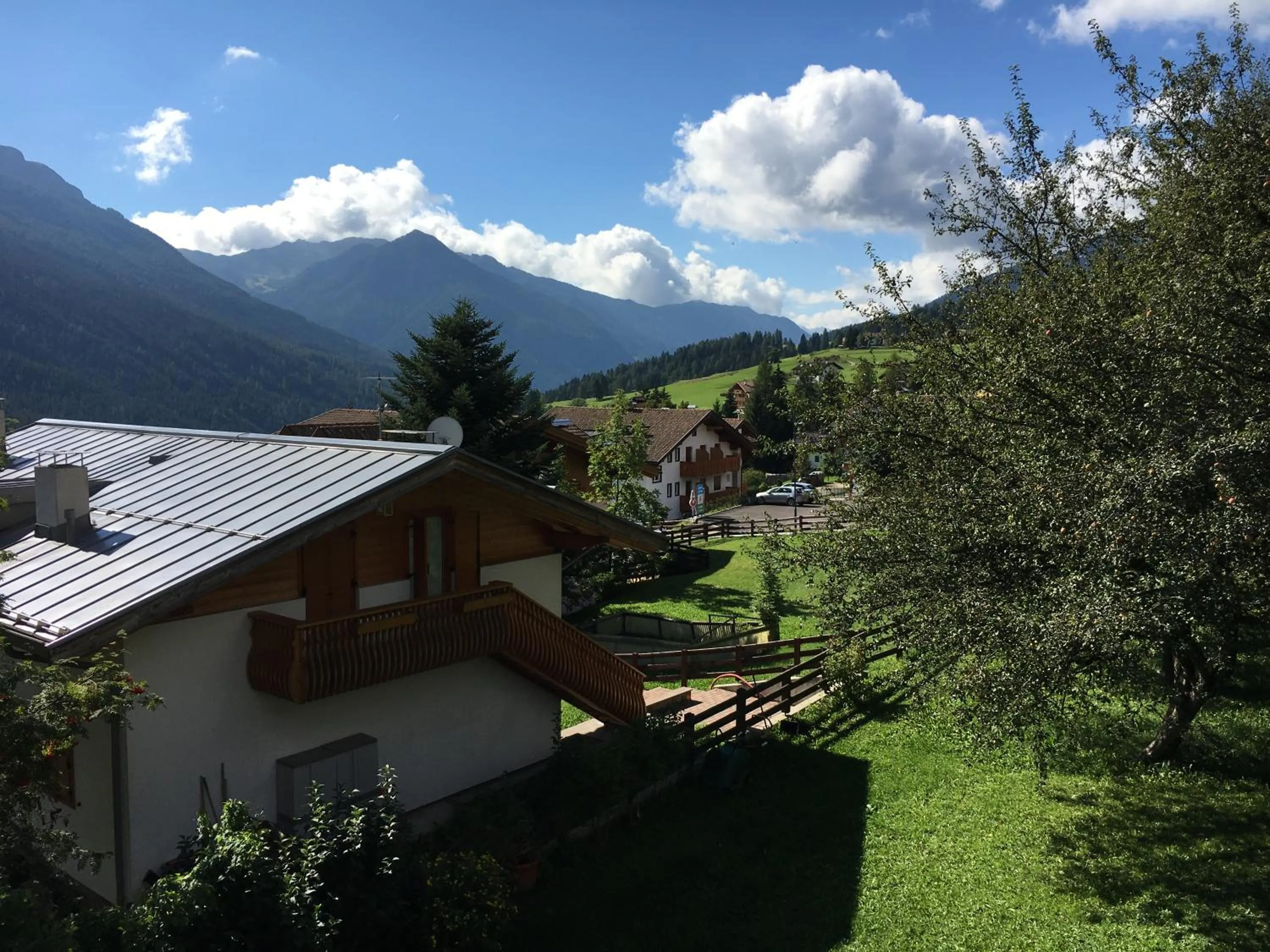 Garden view in Garni Enrosadira