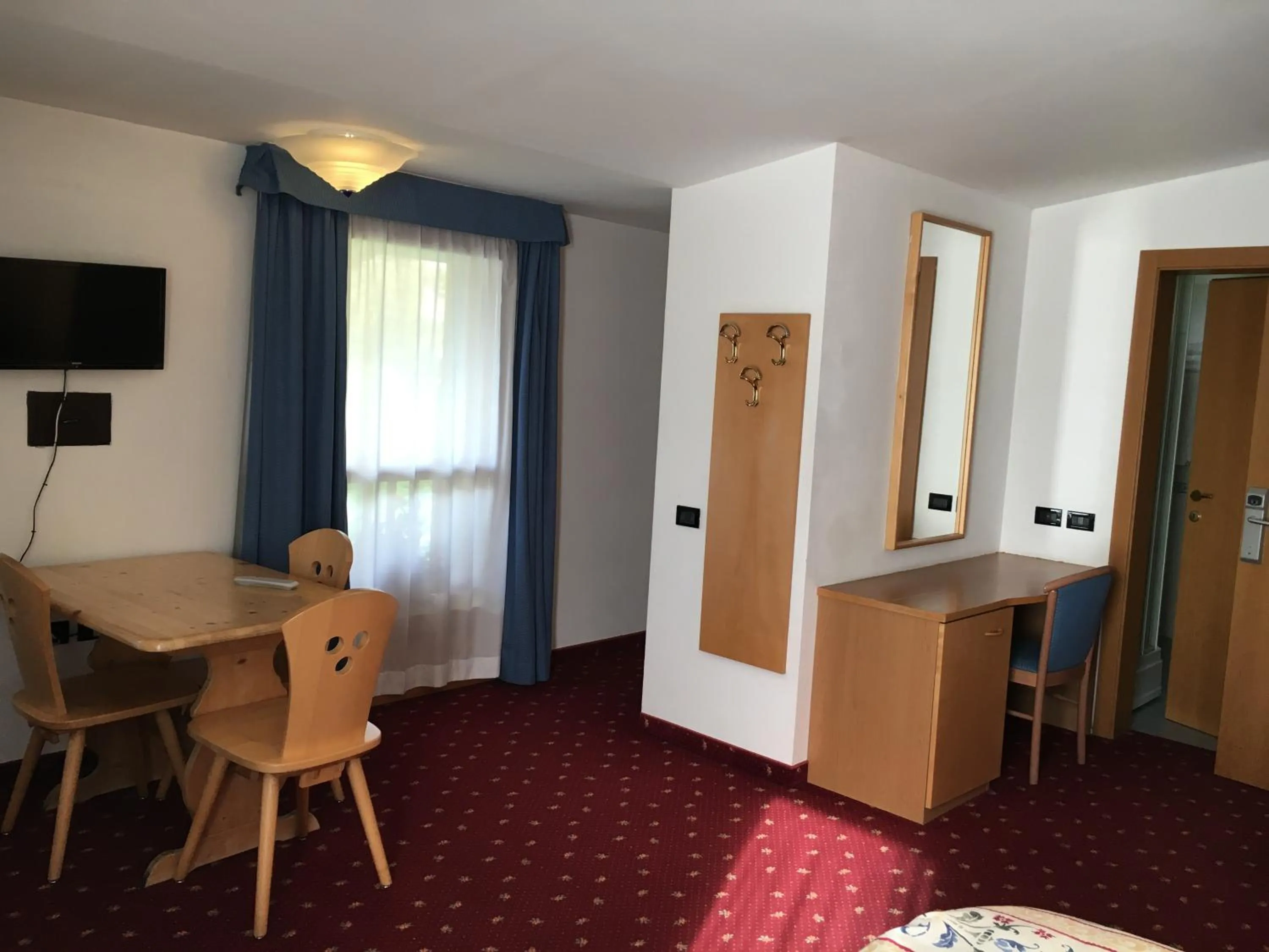 Area and facilities in Garni Enrosadira