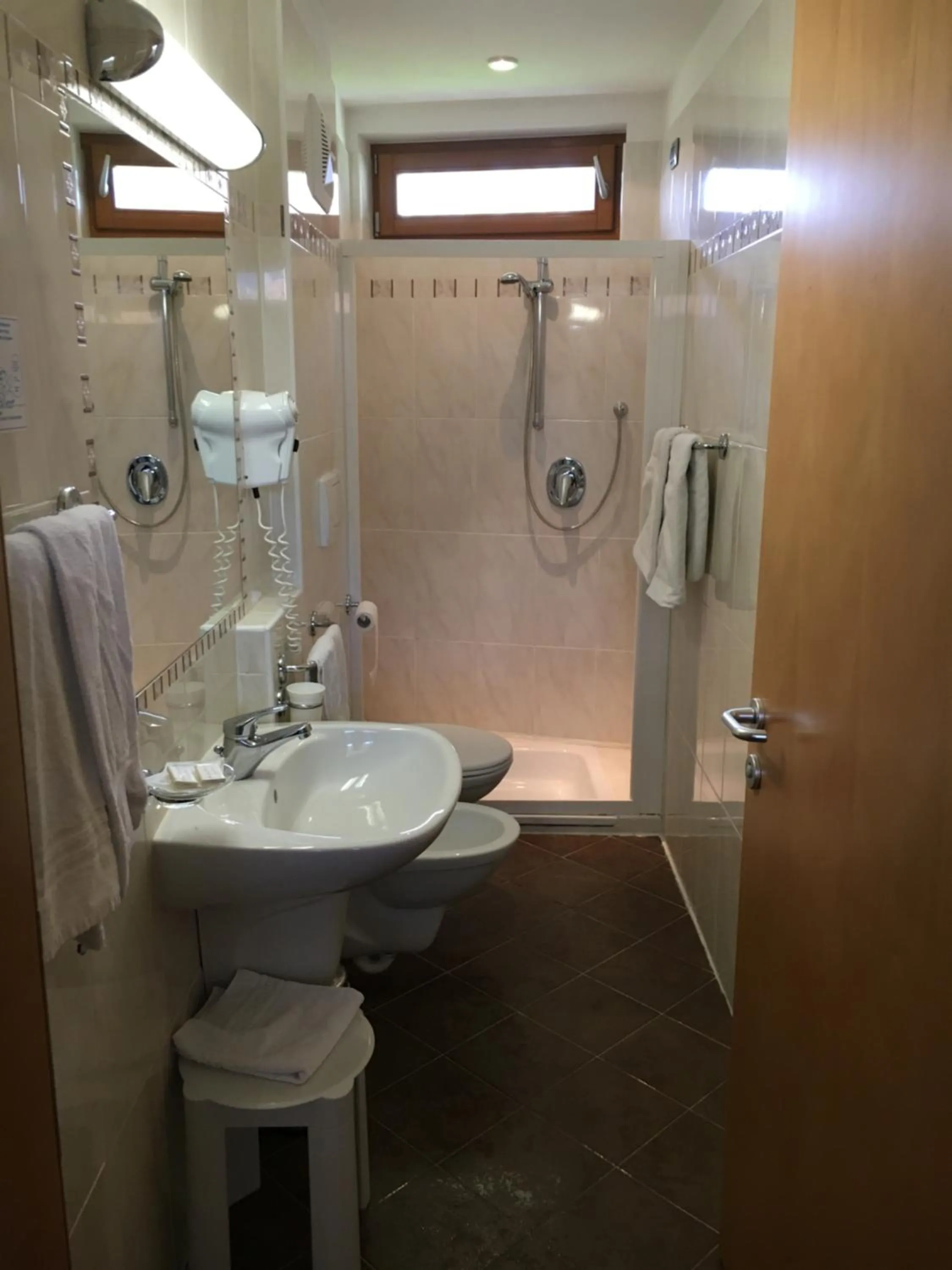 Bathroom in Garni Enrosadira